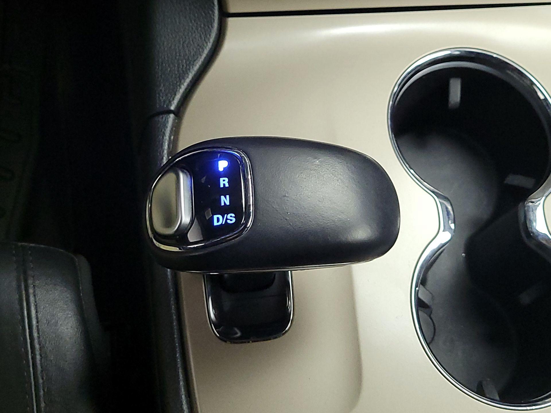 Thumbnail: 2015 Jeep Grand Cherokee - 16