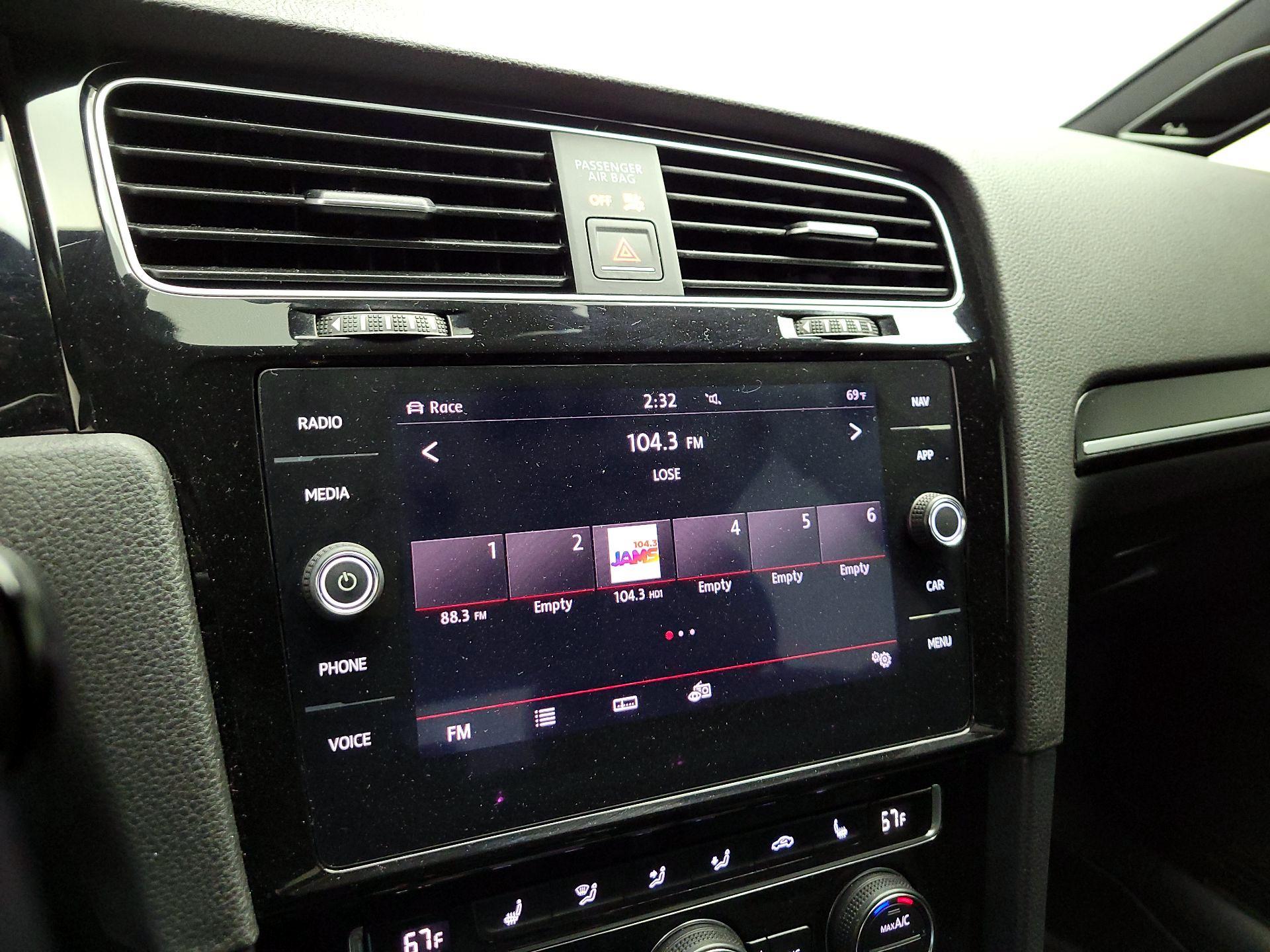 Thumbnail: 2018 Volkswagen Golf - 15