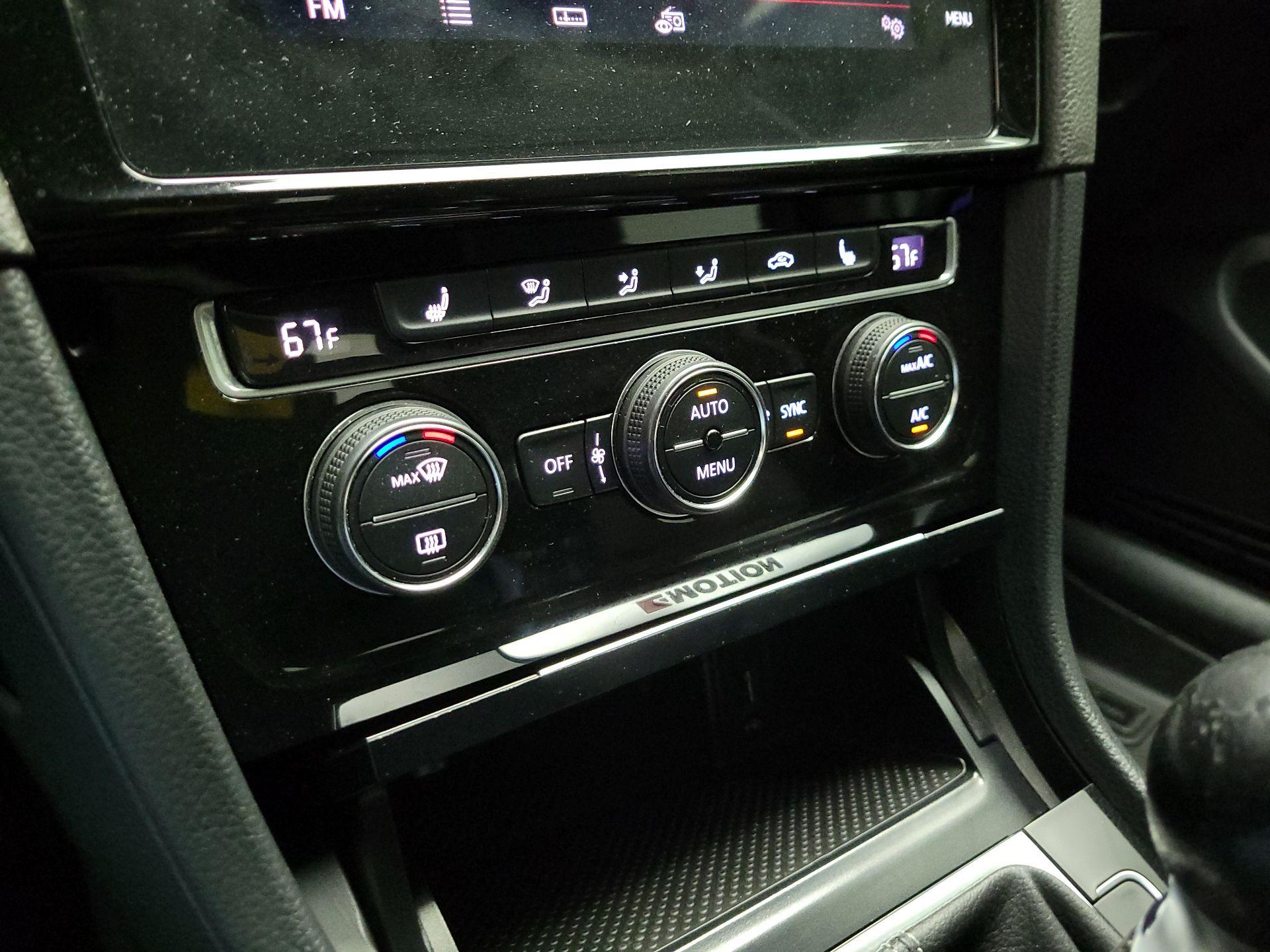 Thumbnail: 2018 Volkswagen Golf - 16