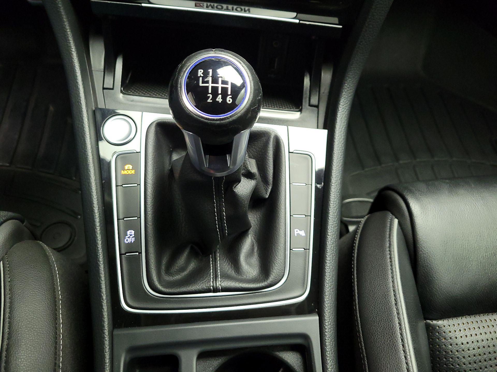 Thumbnail: 2018 Volkswagen Golf - 17