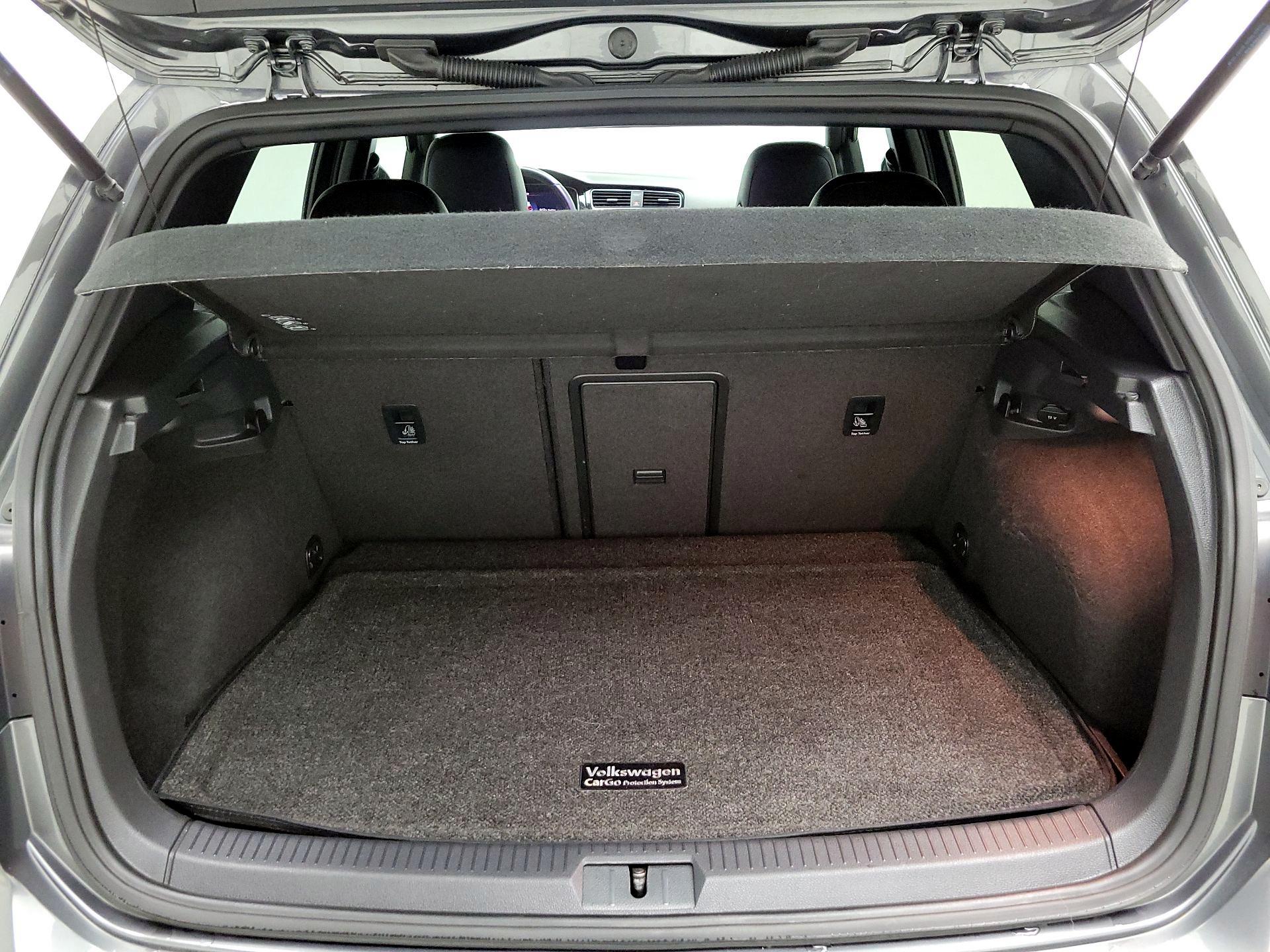 Thumbnail: 2018 Volkswagen Golf - 20