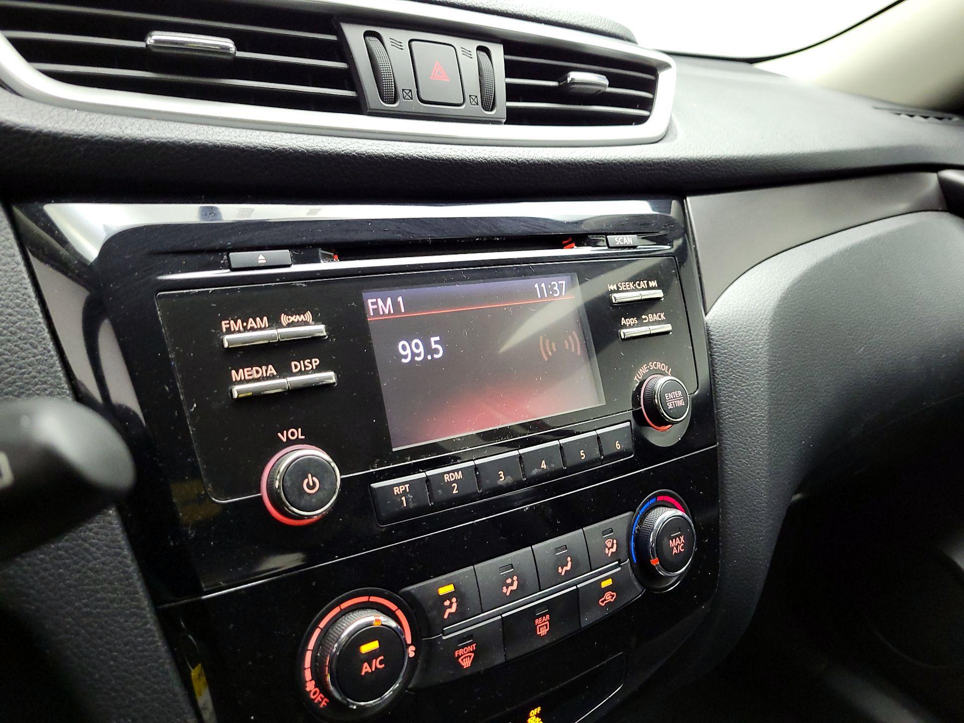 Thumbnail: 2015 Nissan Rogue - 15