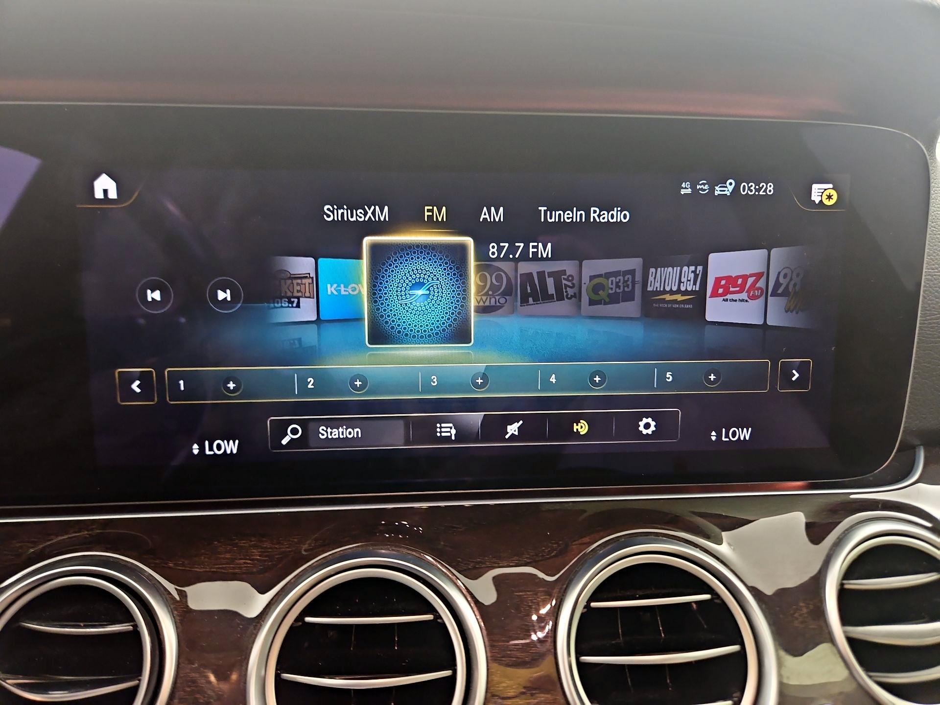 Thumbnail: 2021 Mercedes-Benz E-Class - 16