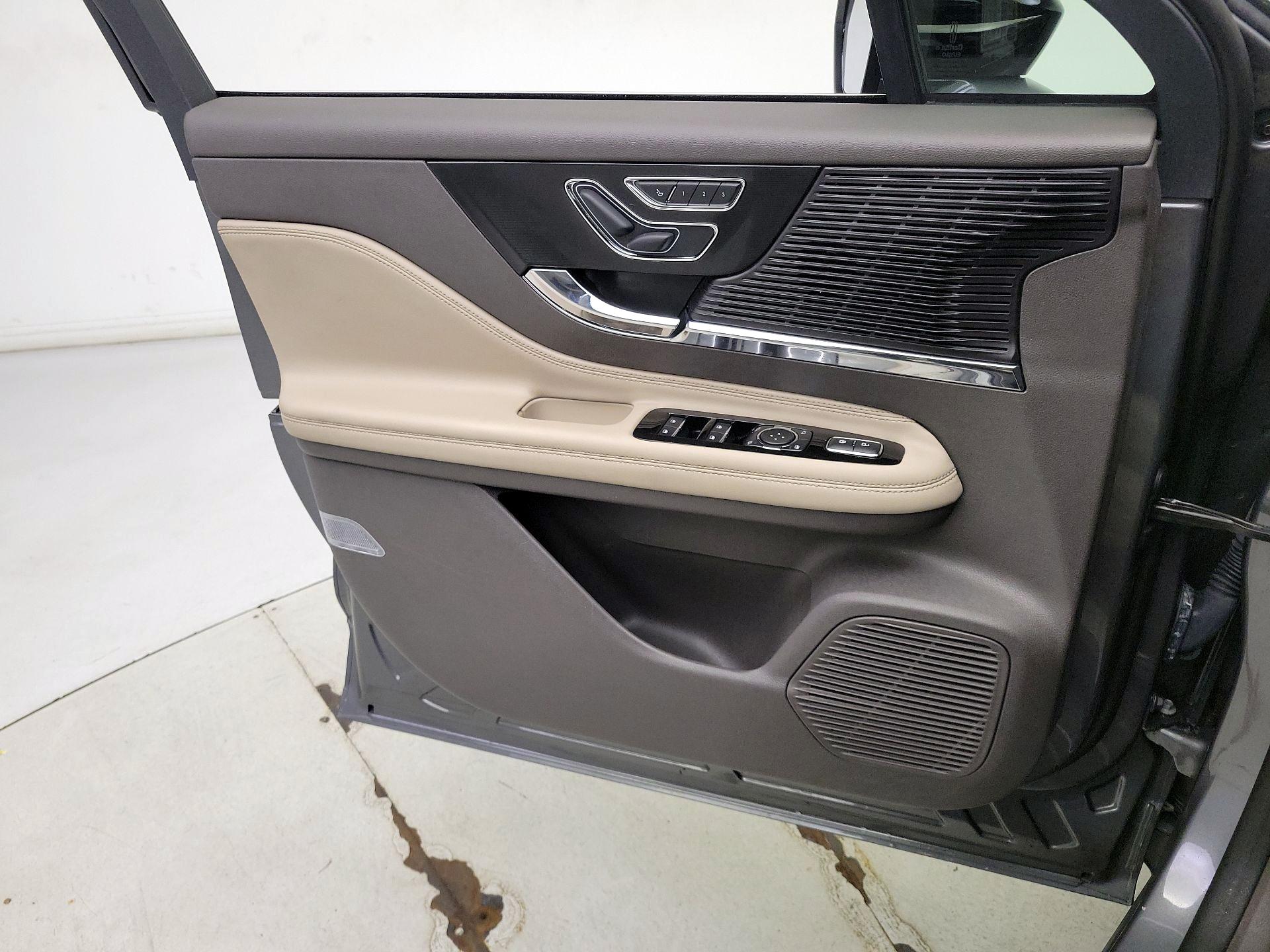 Thumbnail: 2022 Lincoln Corsair - 12