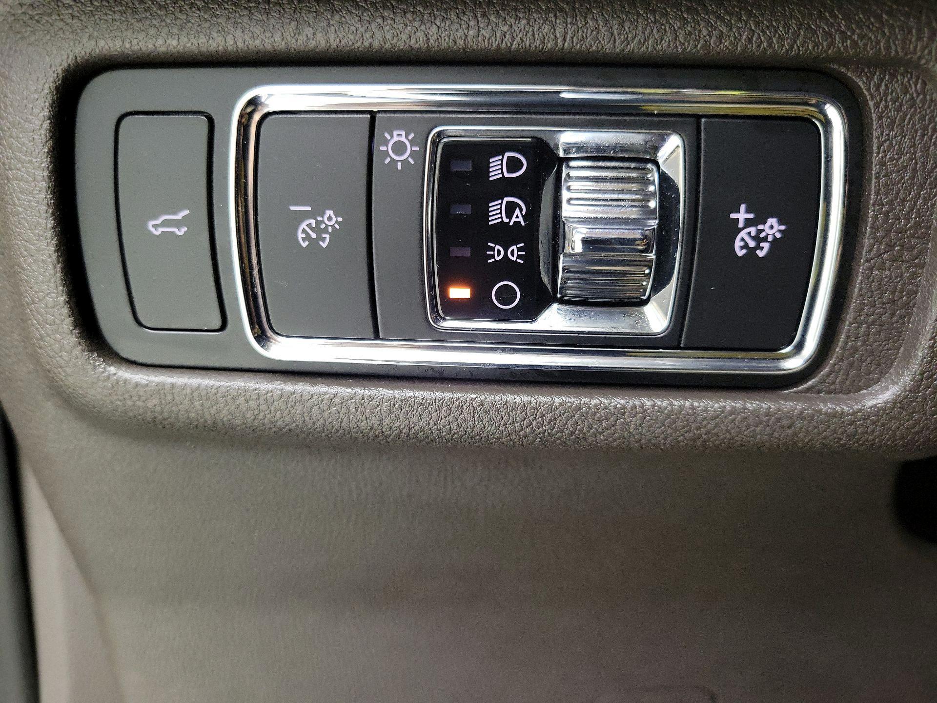 Thumbnail: 2022 Lincoln Corsair - 13