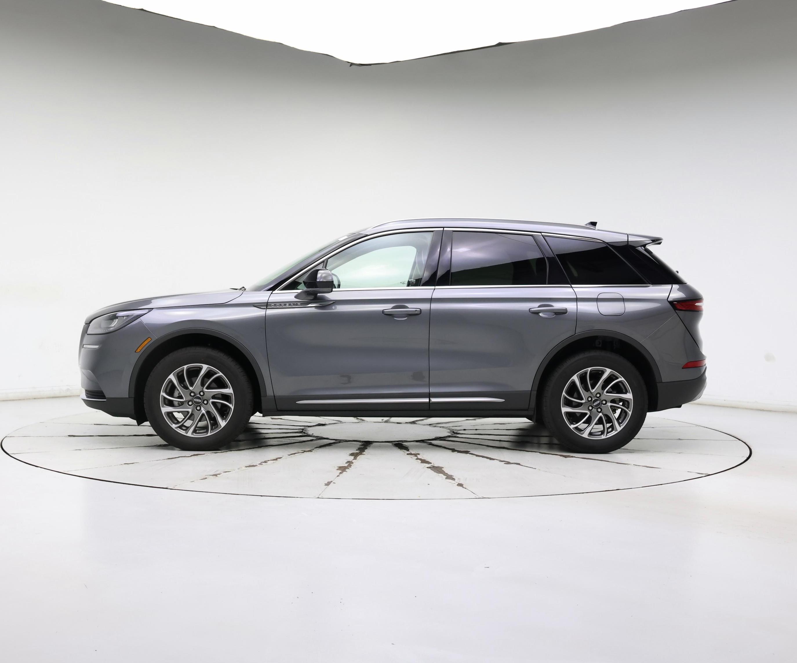 Thumbnail: 2022 Lincoln Corsair - 3