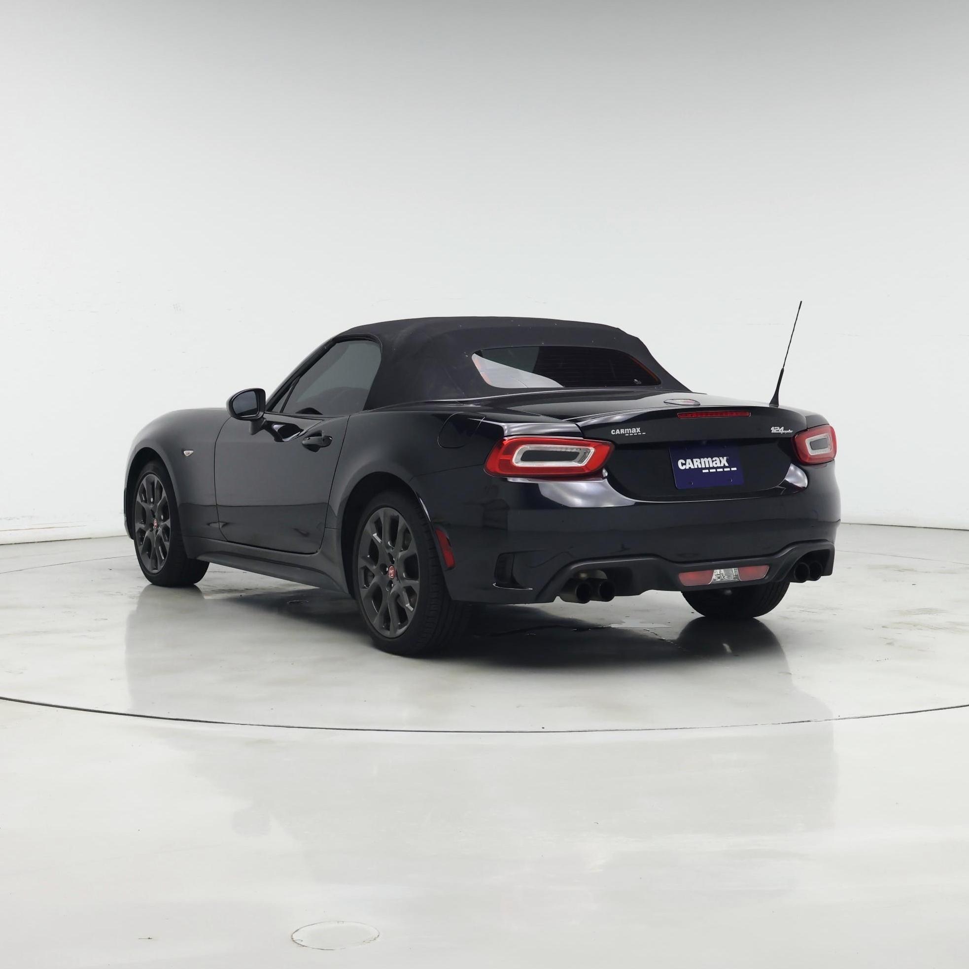 Thumbnail: 2017 Fiat 124 Spider - 2