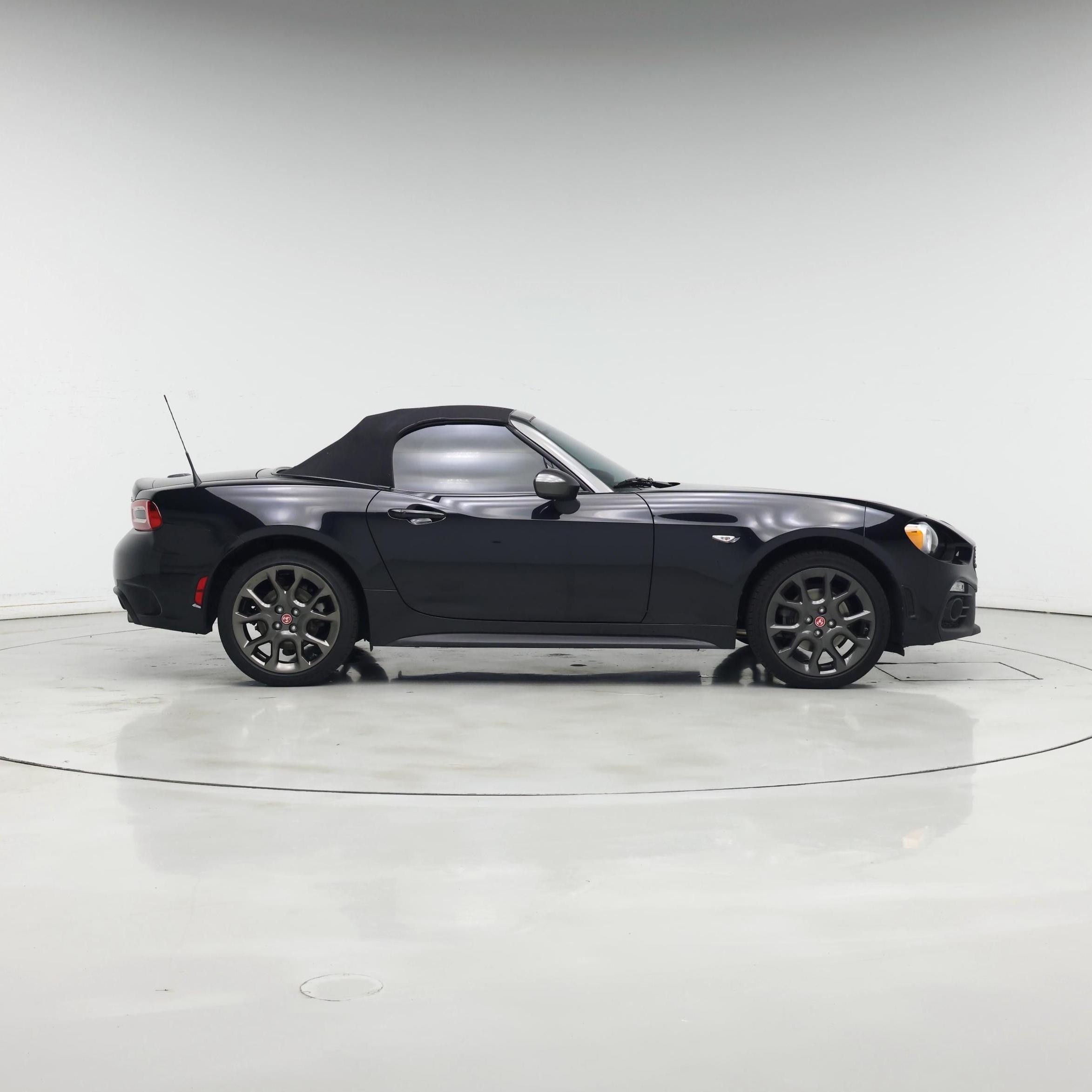 Thumbnail: 2017 Fiat 124 Spider - 7