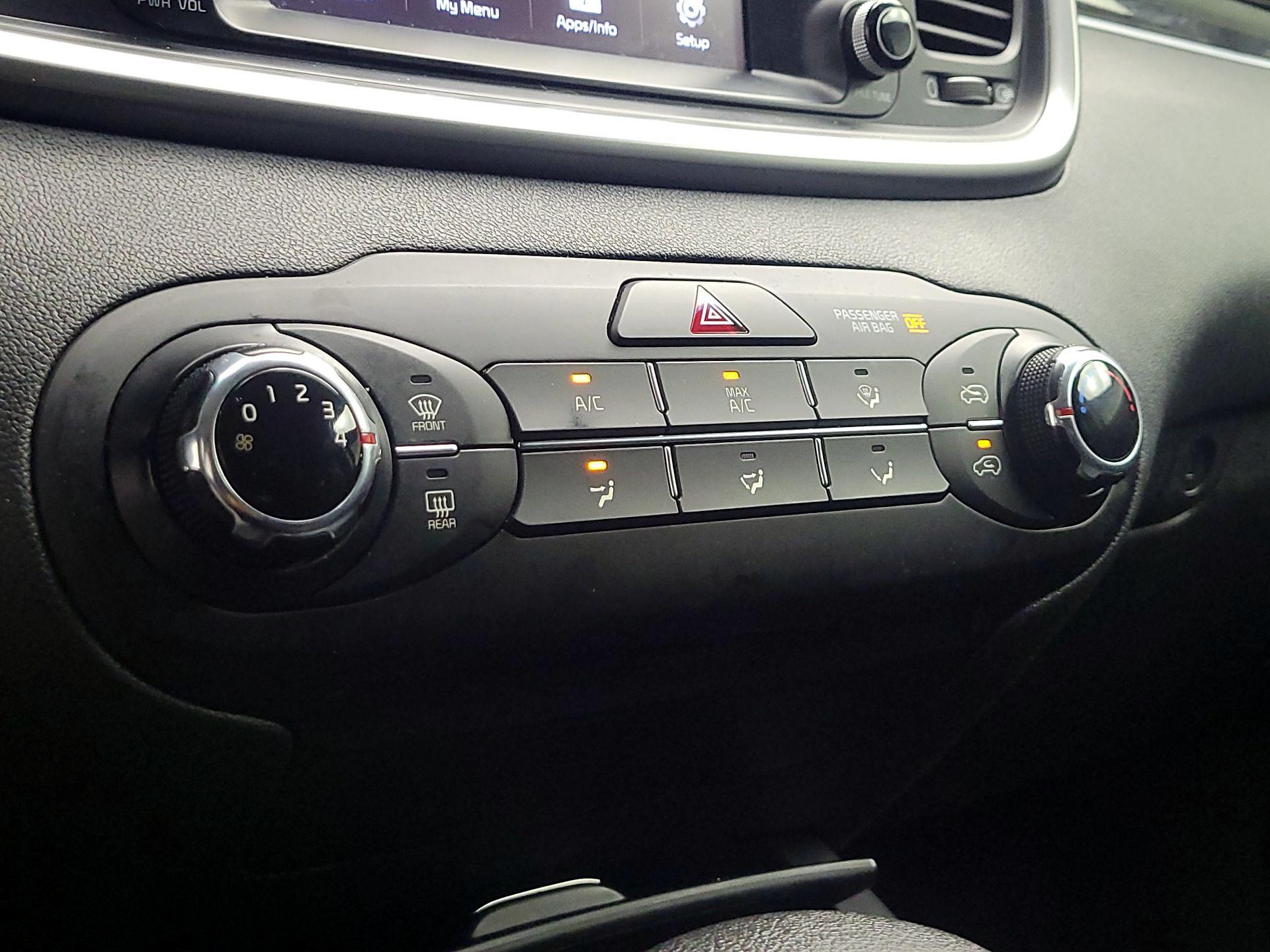 Thumbnail: 2019 Kia Sorento - 16