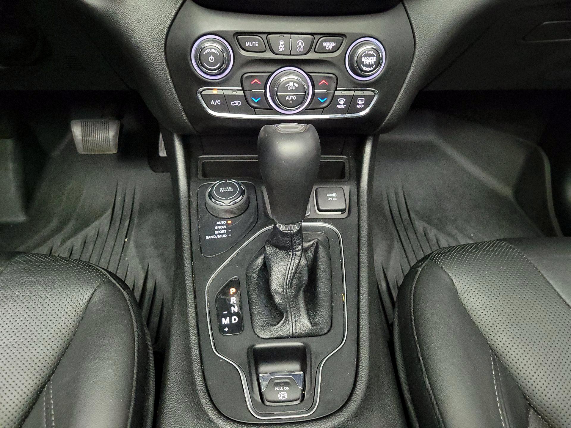 Thumbnail: 2021 Jeep Cherokee - 17
