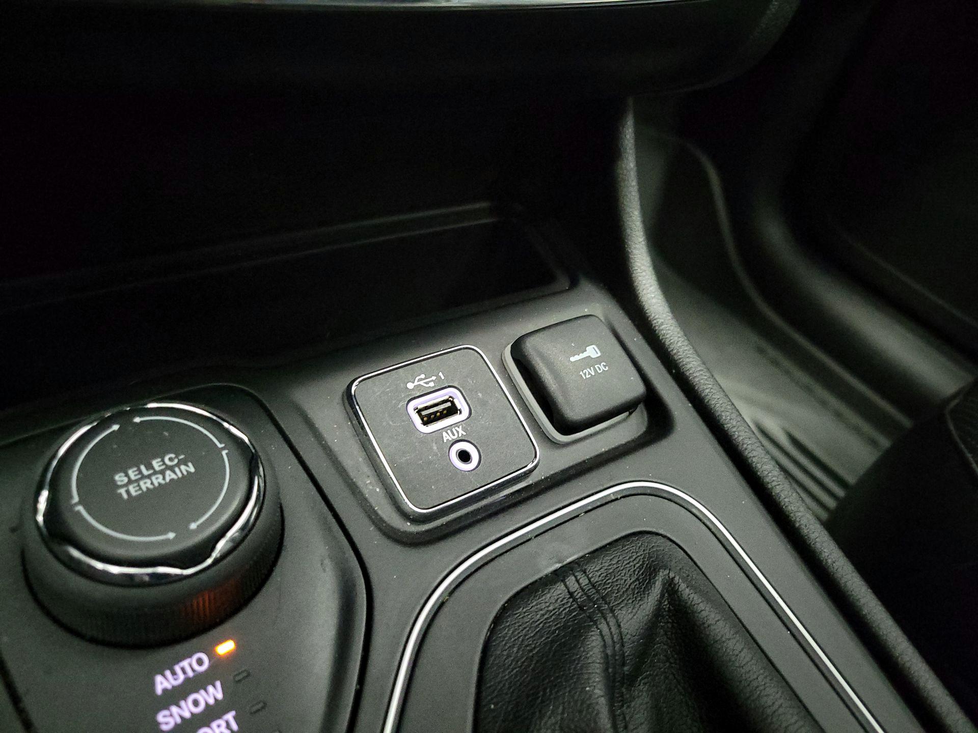 Thumbnail: 2021 Jeep Cherokee - 18