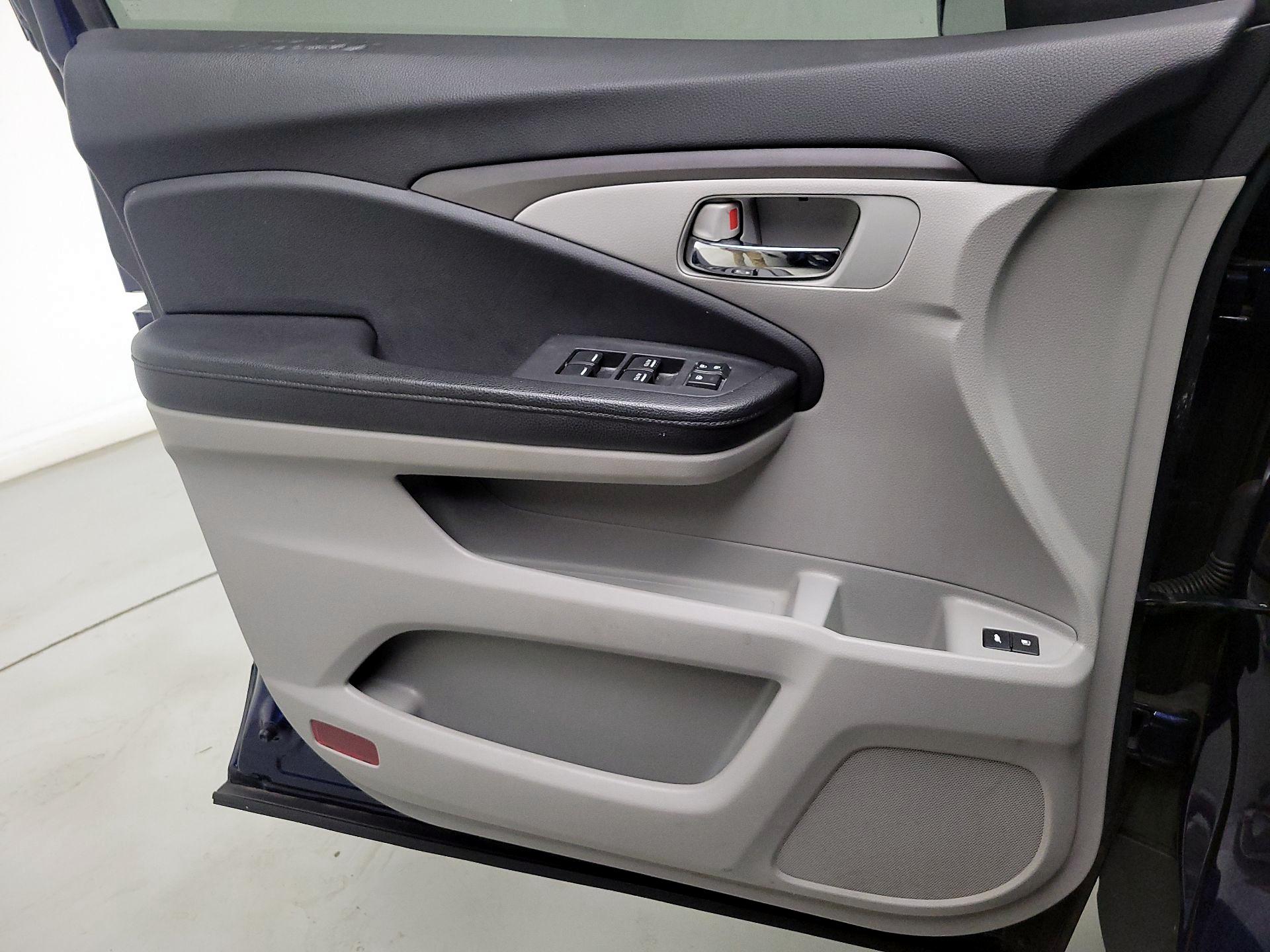 Thumbnail: 2016 Honda Pilot - 12