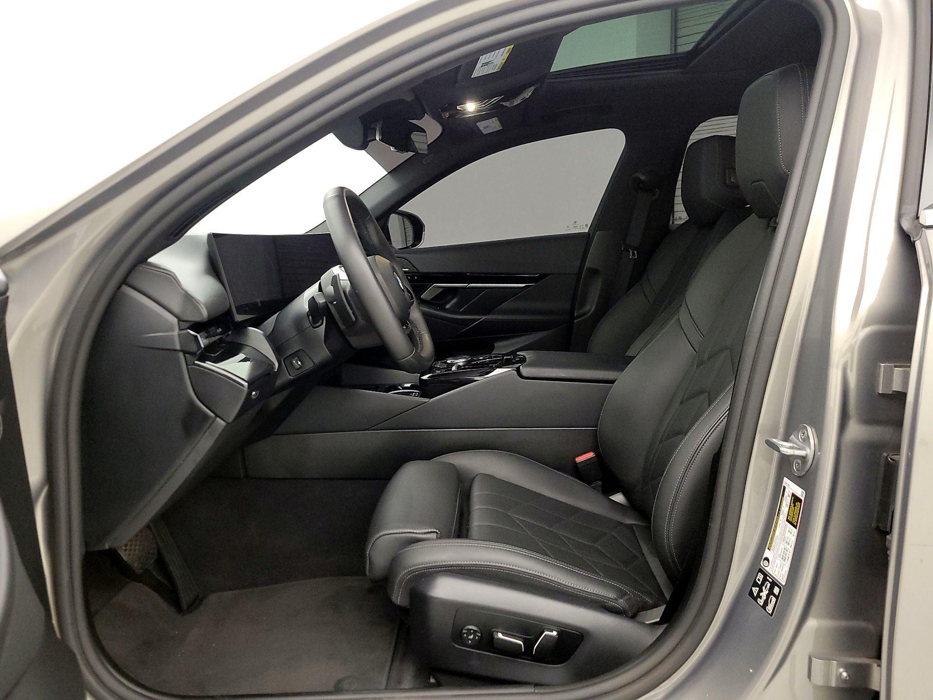 Thumbnail: 2024 BMW 5 Series - 11