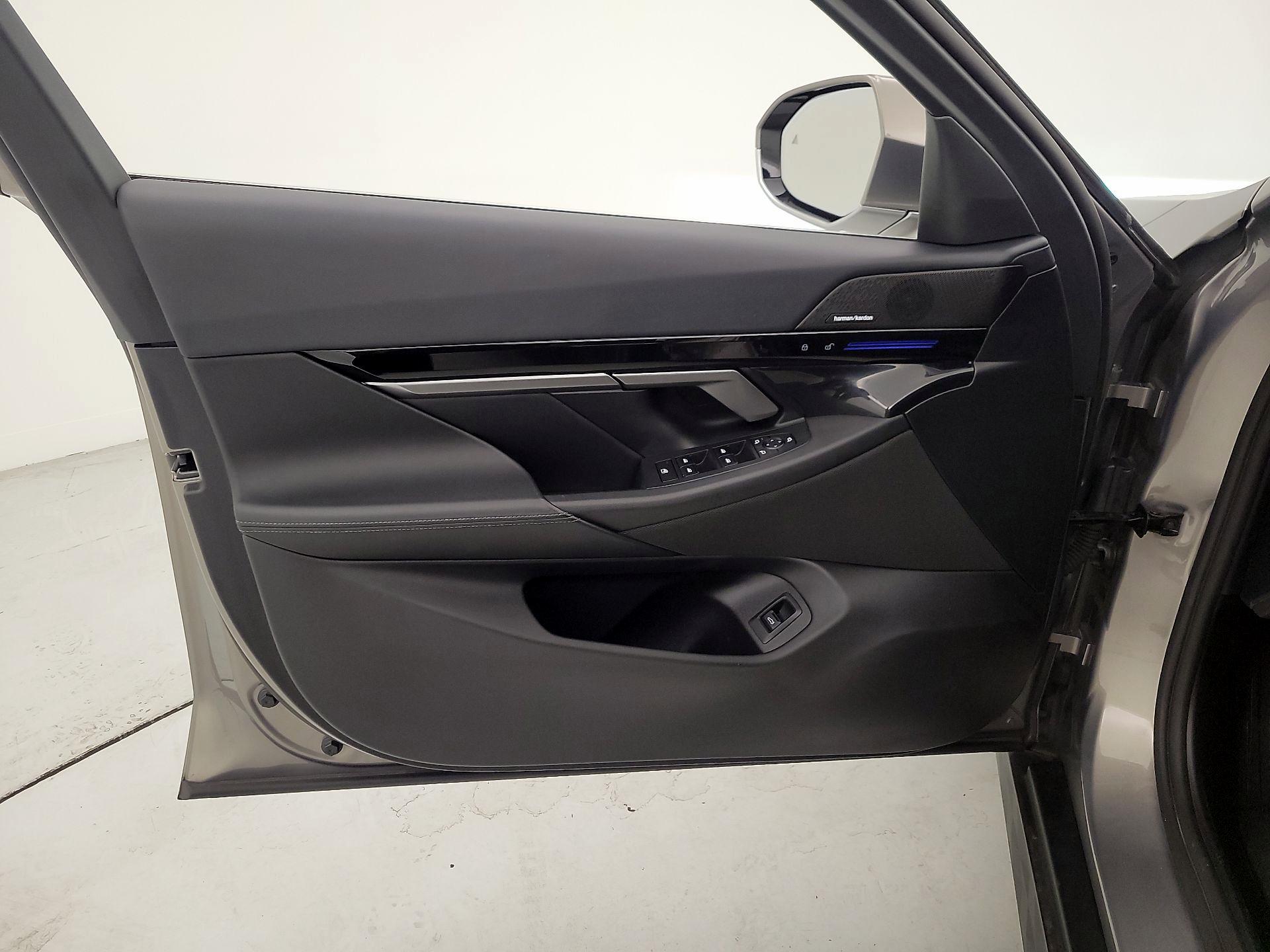 Thumbnail: 2024 BMW 5 Series - 12