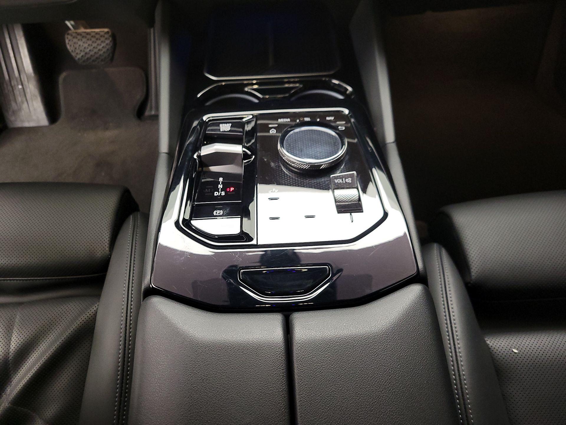 Thumbnail: 2024 BMW 5 Series - 18