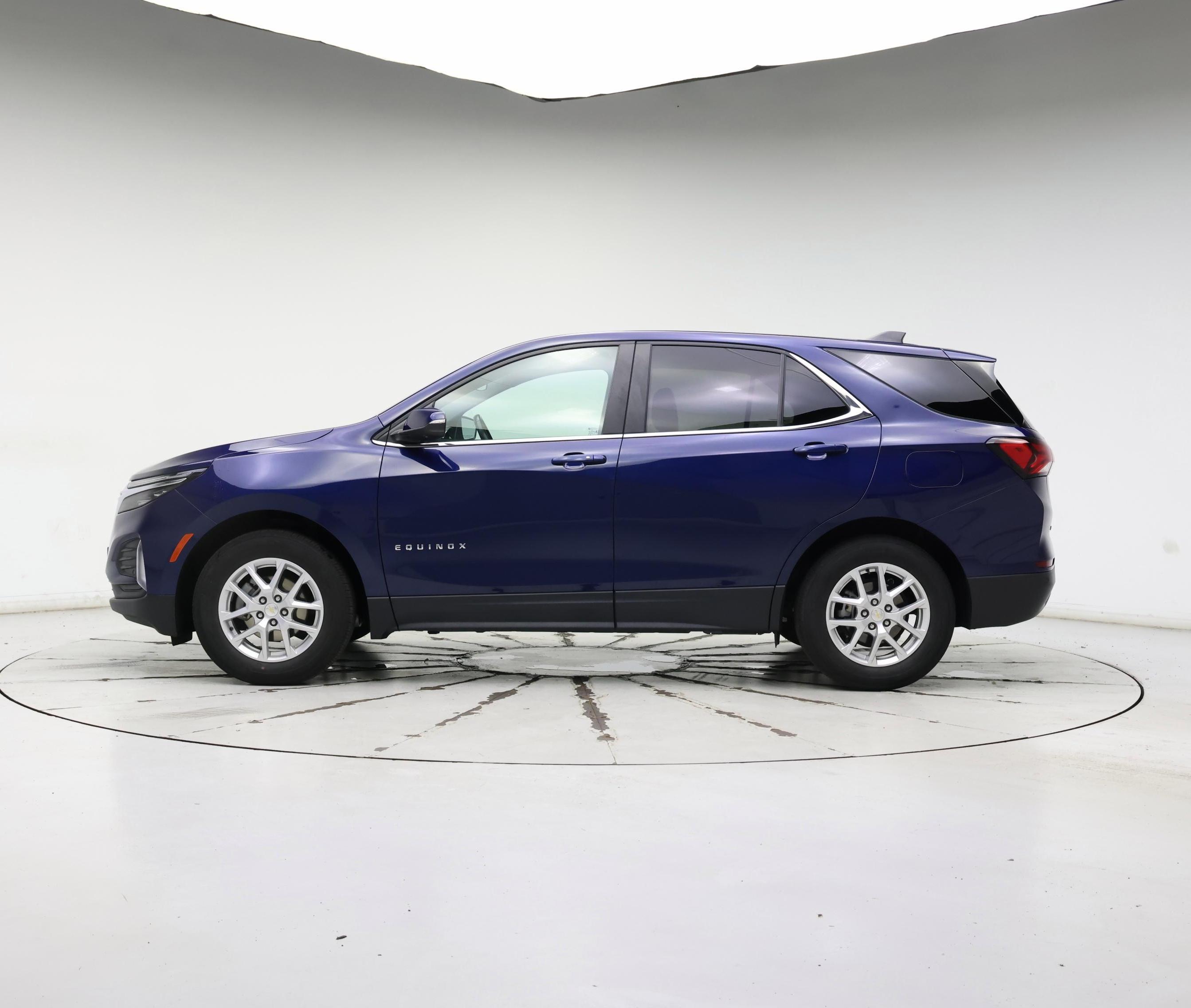 Thumbnail: 2022 Chevrolet Equinox - 3