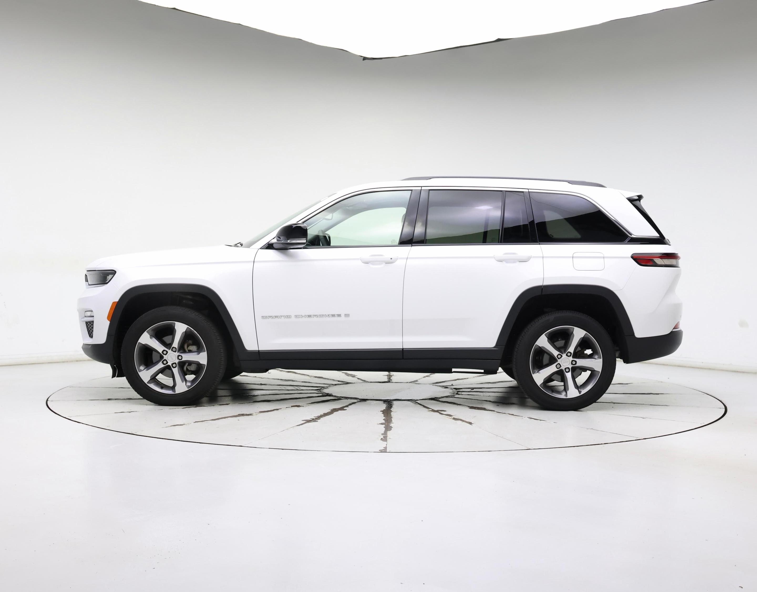 Thumbnail: 2023 Jeep Grand Cherokee - 3