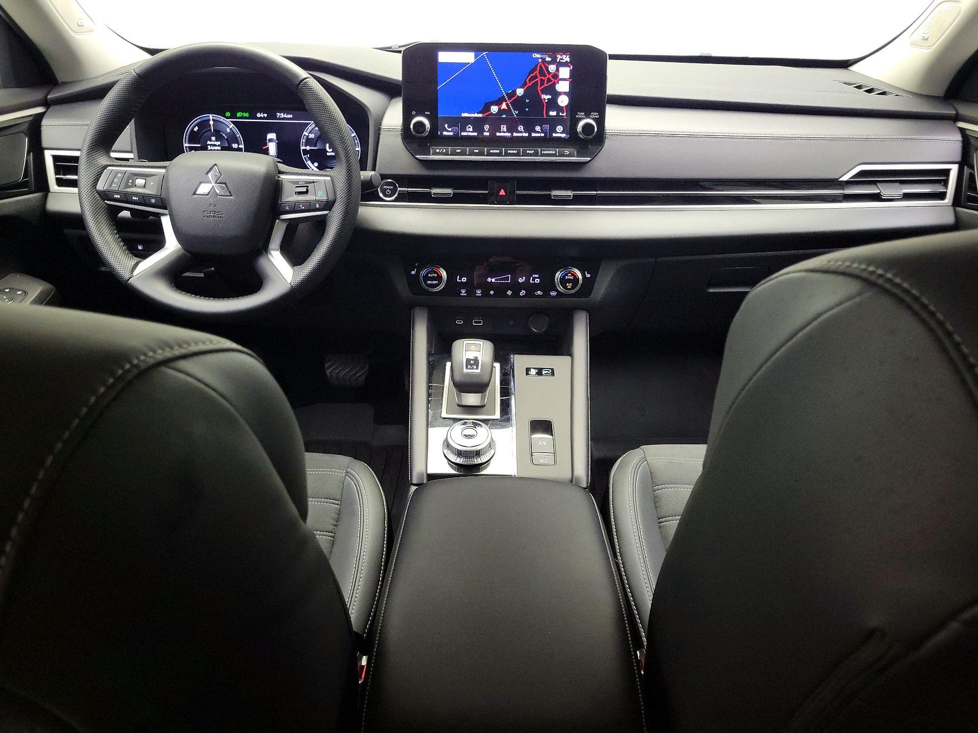 Thumbnail: 2023 Mitsubishi Outlander - 9