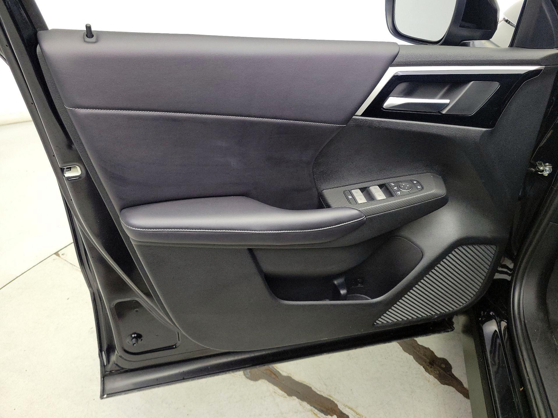 Thumbnail: 2023 Mitsubishi Outlander - 12