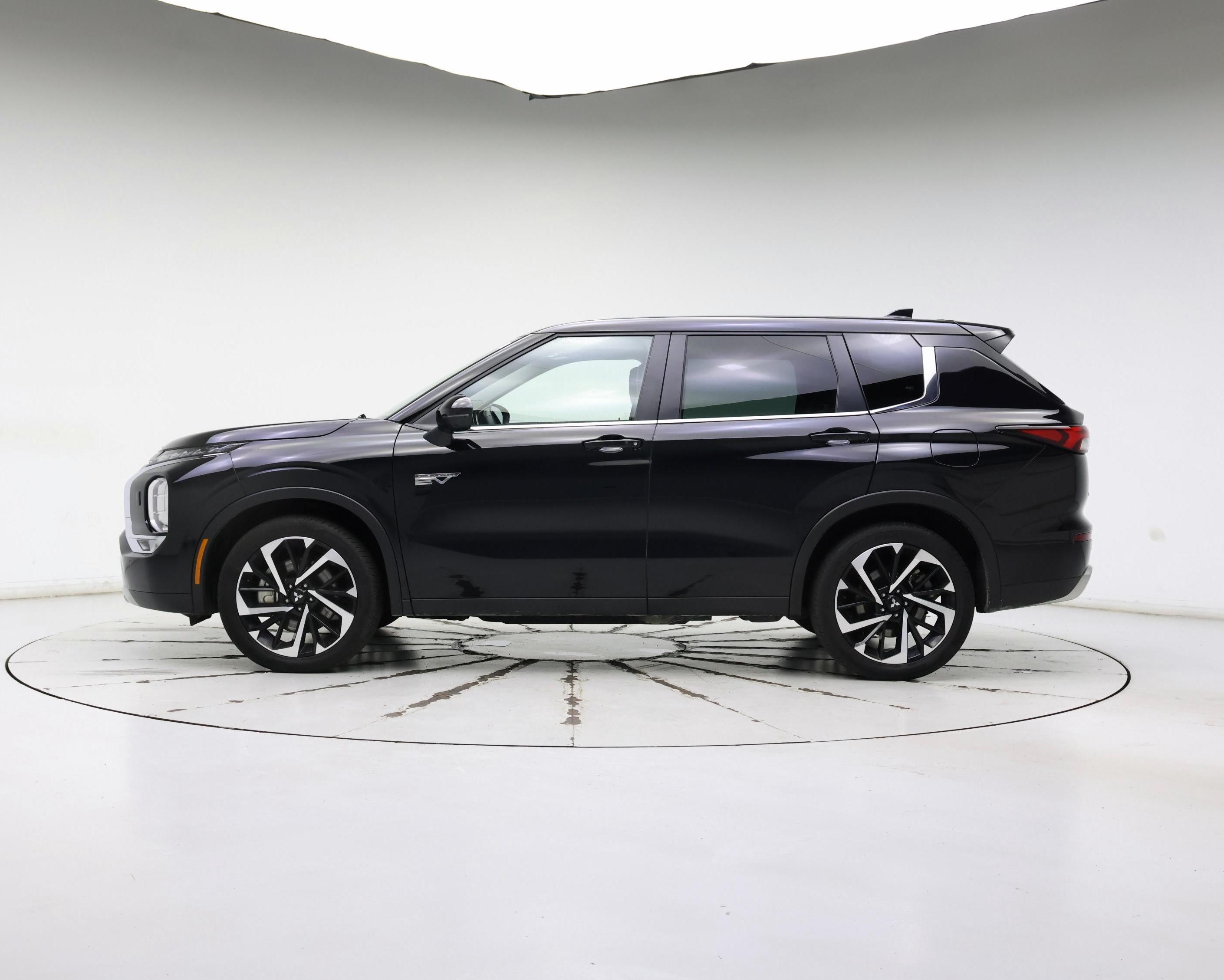 Thumbnail: 2023 Mitsubishi Outlander - 3