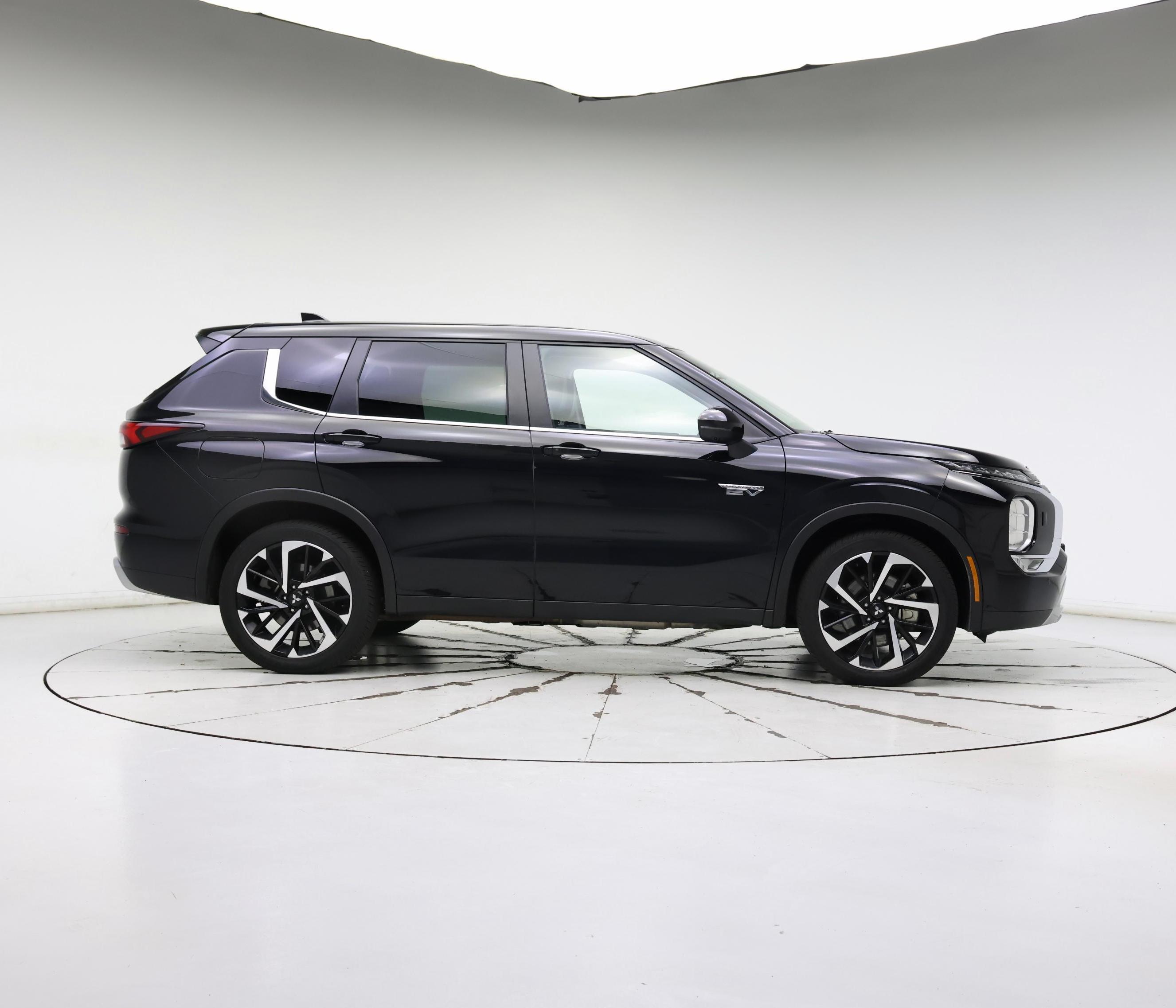 Thumbnail: 2023 Mitsubishi Outlander - 7