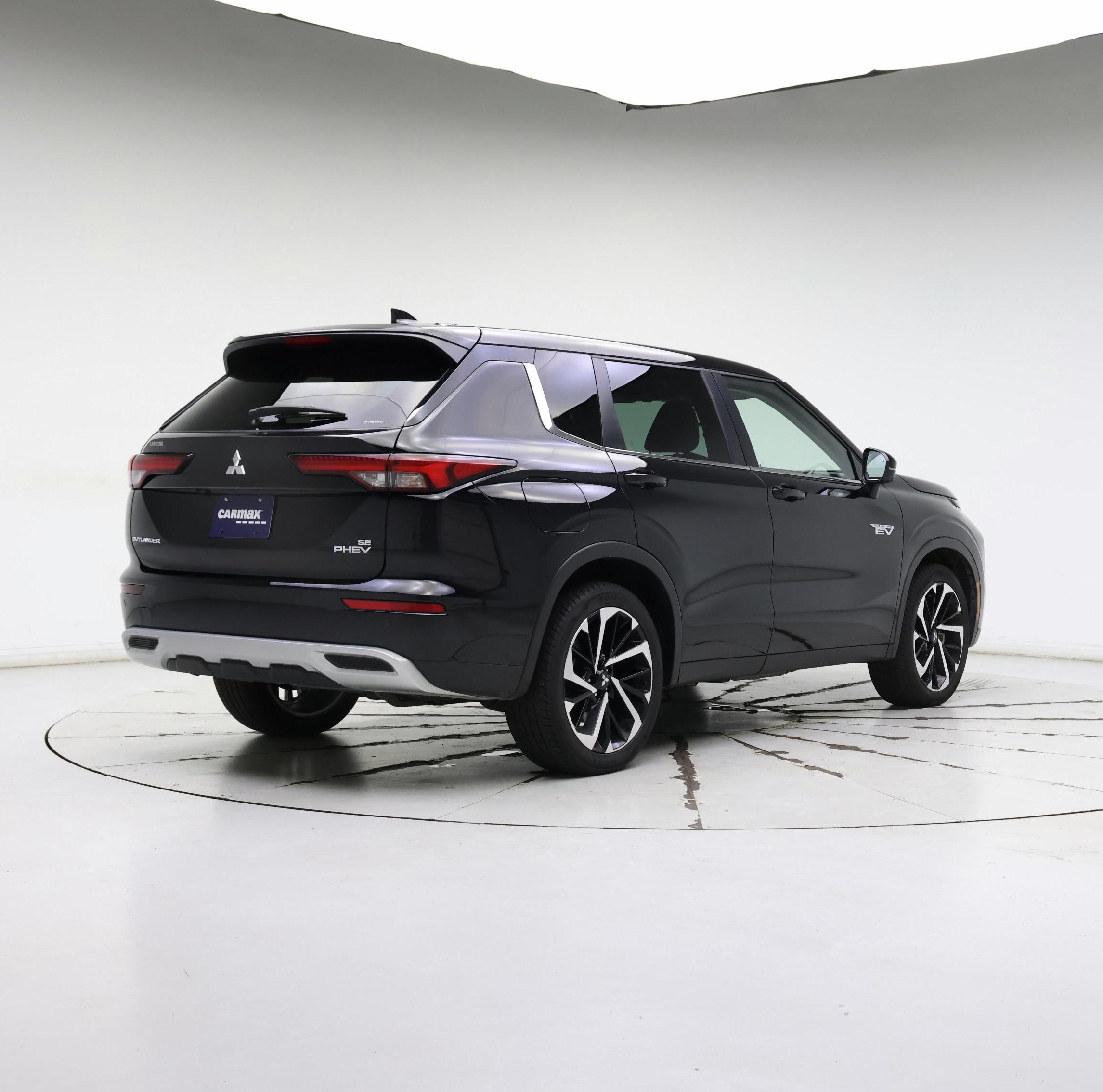 Thumbnail: 2023 Mitsubishi Outlander - 8
