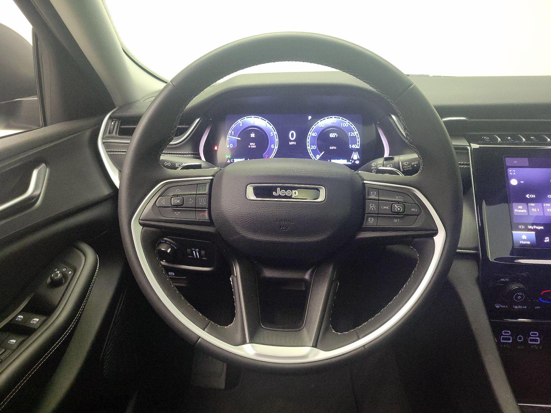 Thumbnail: 2023 Jeep Grand Cherokee - 10