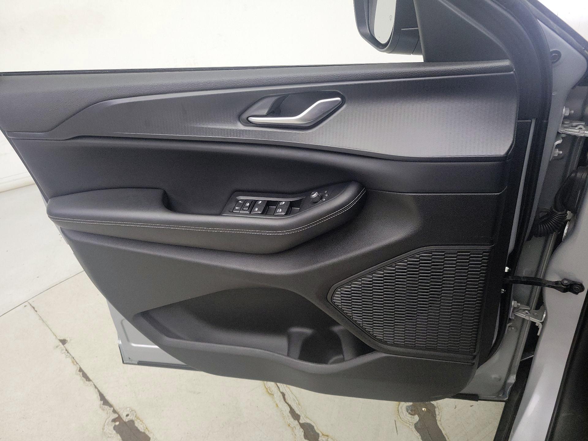 Thumbnail: 2023 Jeep Grand Cherokee - 12