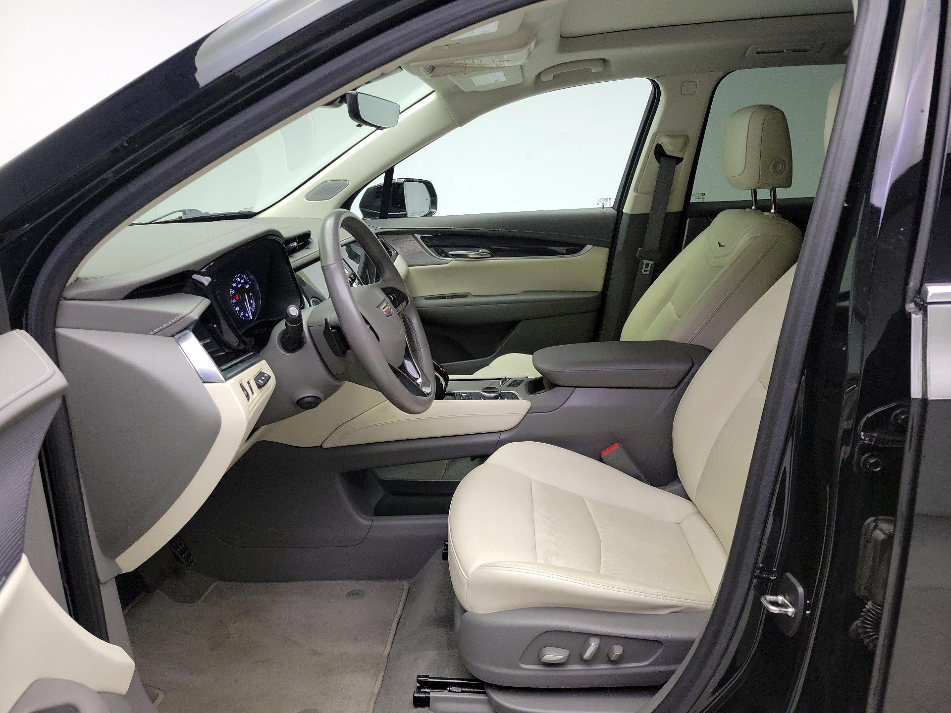 Thumbnail: 2023 Cadillac XT6 - 11