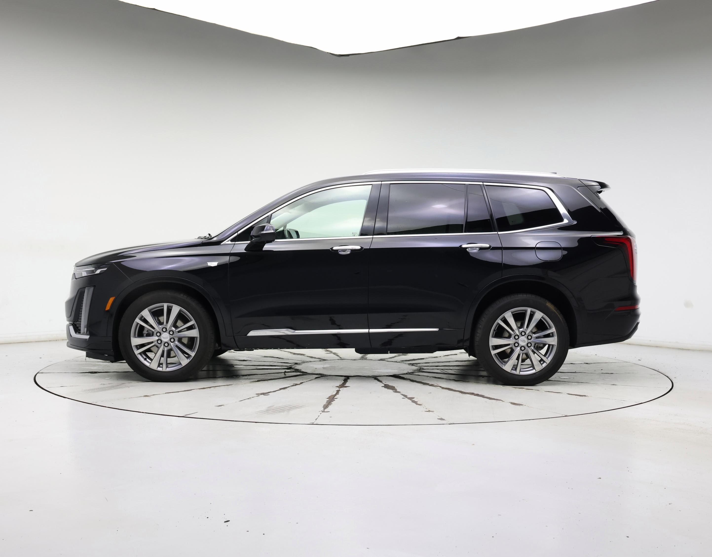 Thumbnail: 2023 Cadillac XT6 - 3