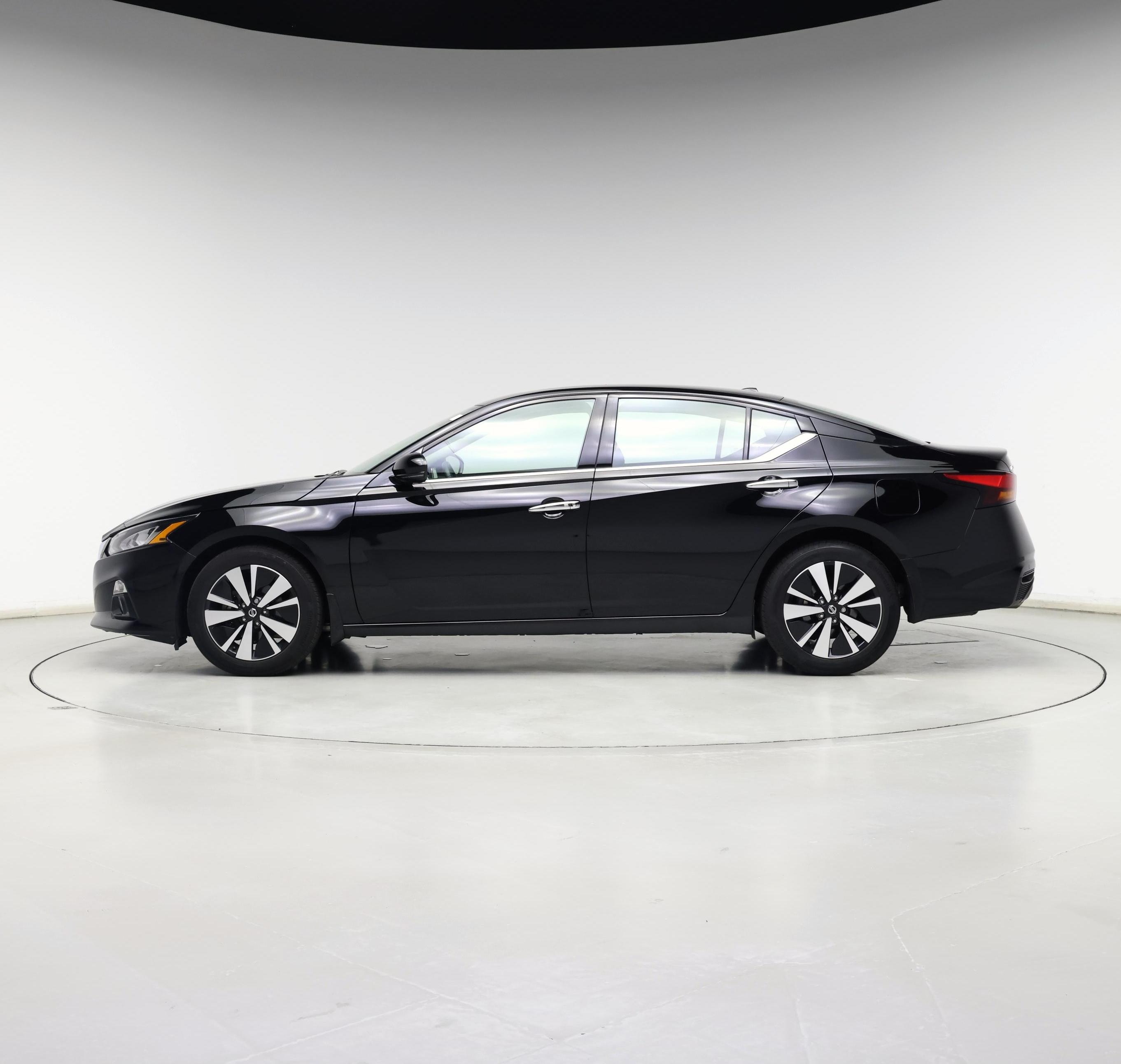 Thumbnail: 2020 Nissan Altima - 3