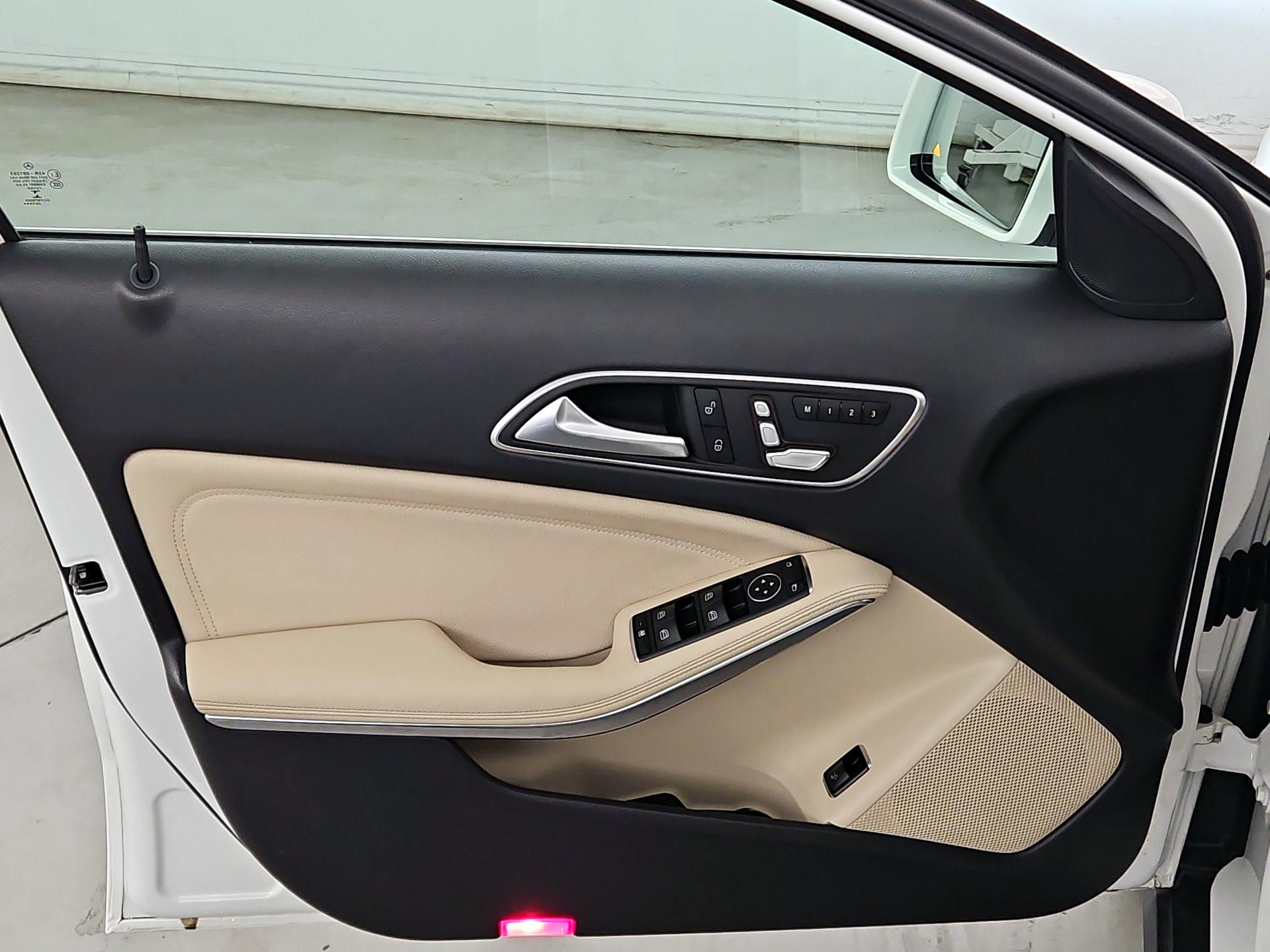 Thumbnail: 2020 Mercedes-Benz GLA - 12