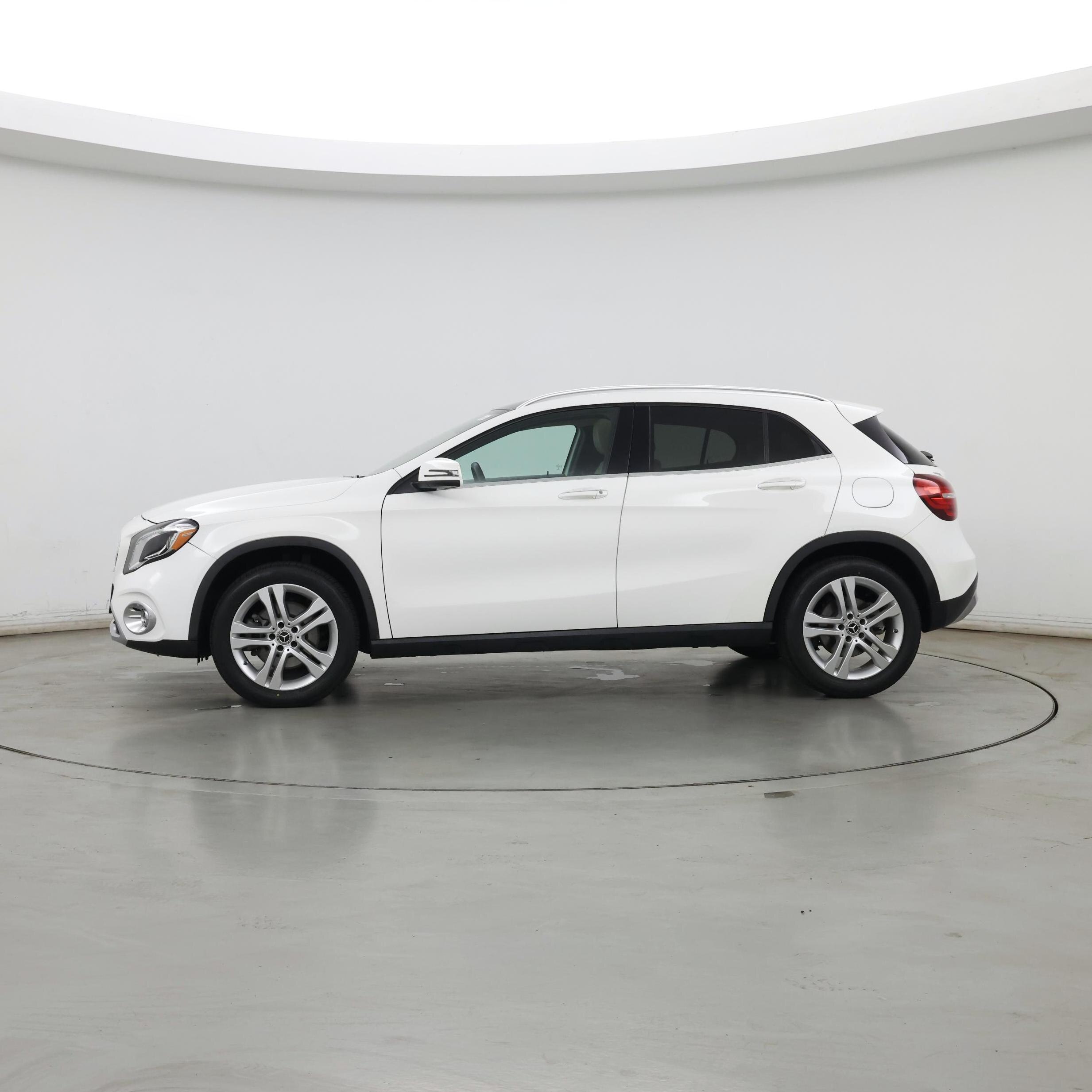 Thumbnail: 2020 Mercedes-Benz GLA - 3