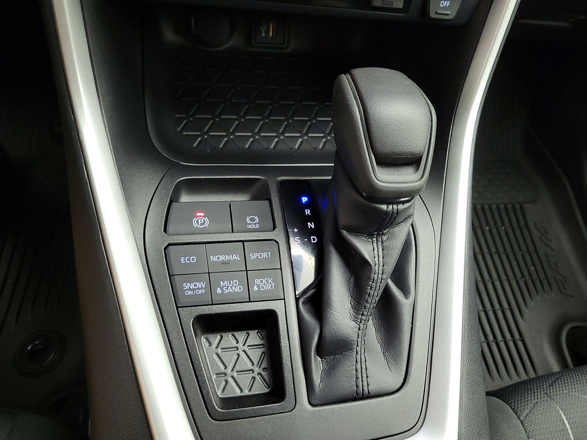 Thumbnail: 2023 Toyota RAV4 - 17