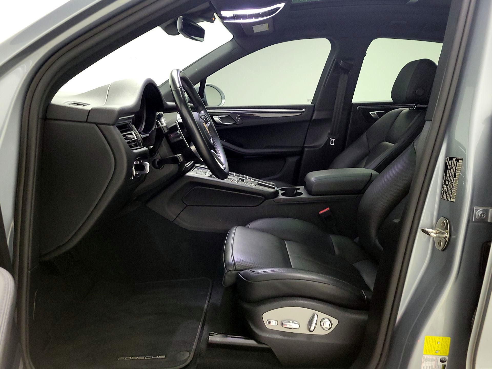 Thumbnail: 2020 Porsche Macan - 11
