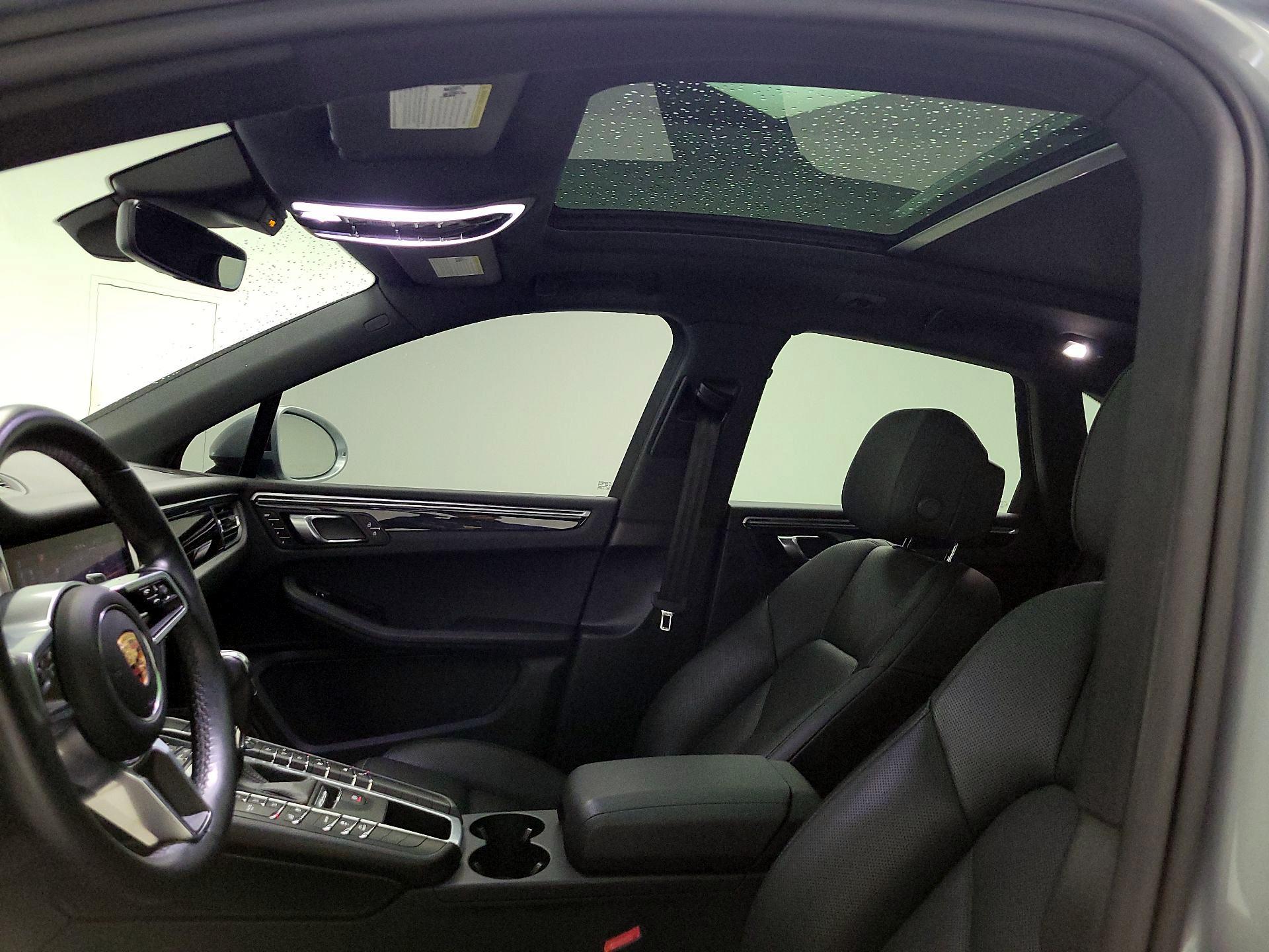 Thumbnail: 2020 Porsche Macan - 20