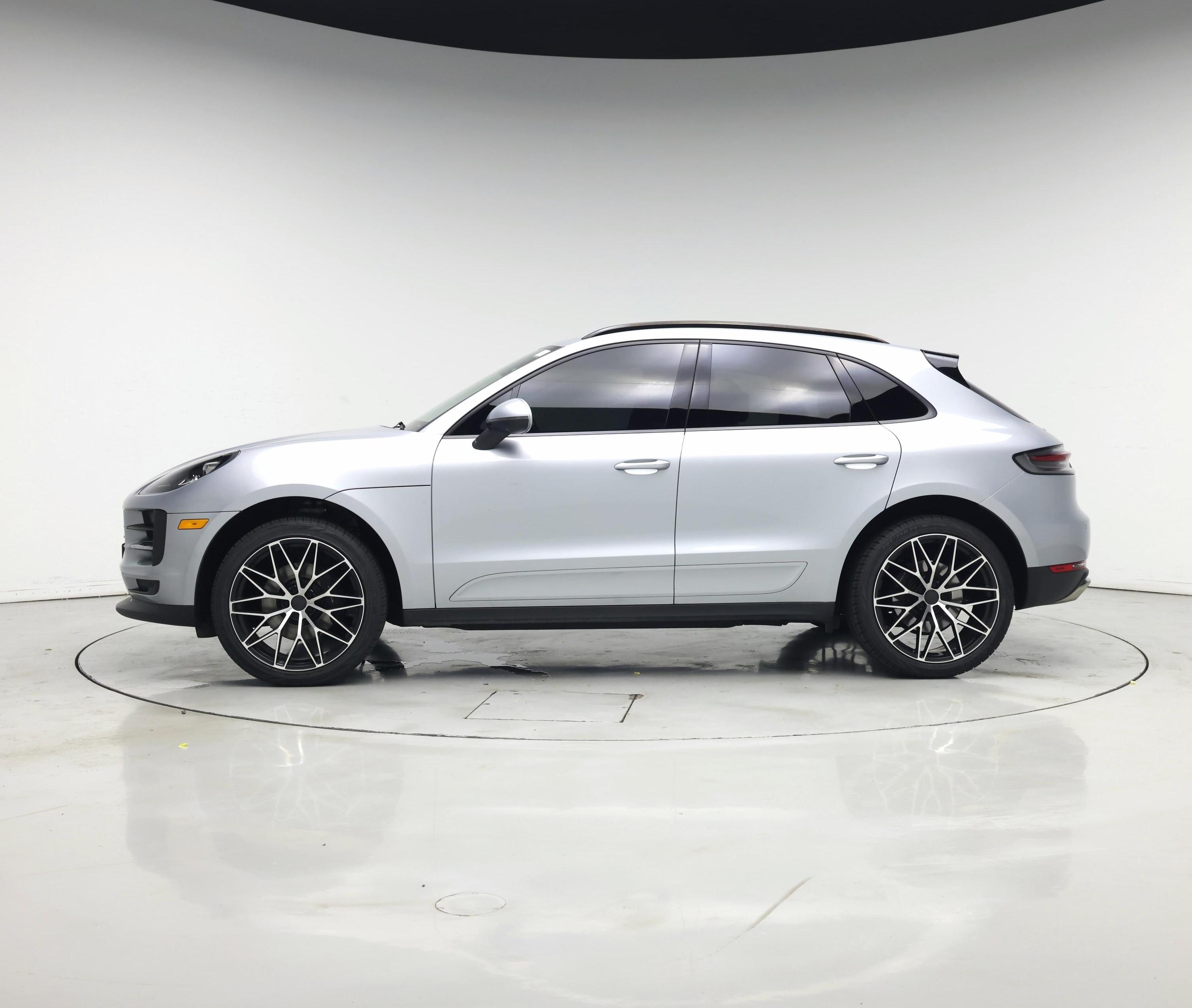 Thumbnail: 2020 Porsche Macan - 3