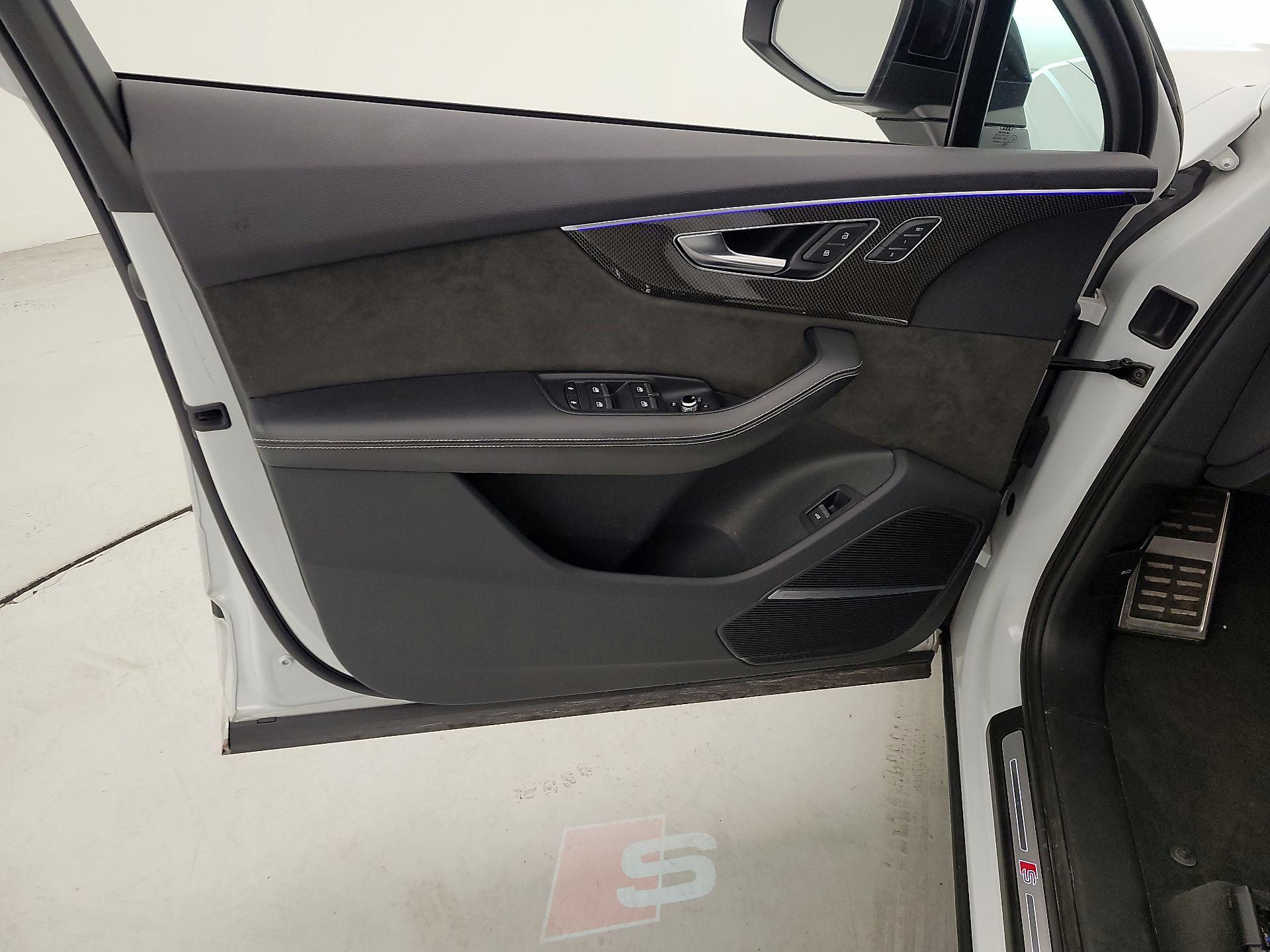 Thumbnail: 2021 Audi SQ7 - 12