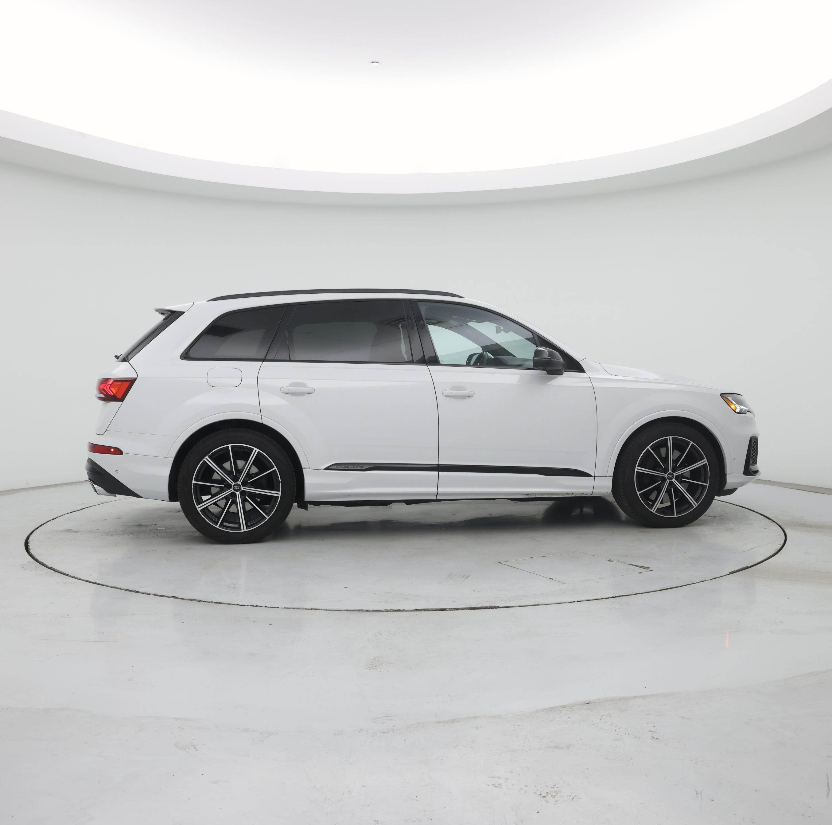 Thumbnail: 2021 Audi SQ7 - 7