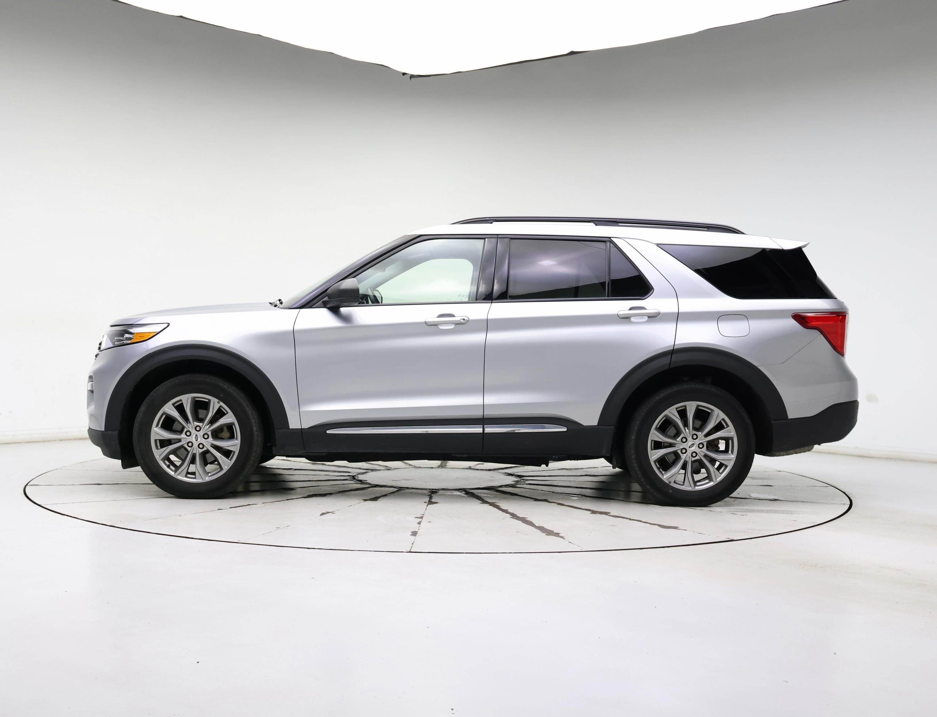 Thumbnail: 2022 Ford Explorer - 3