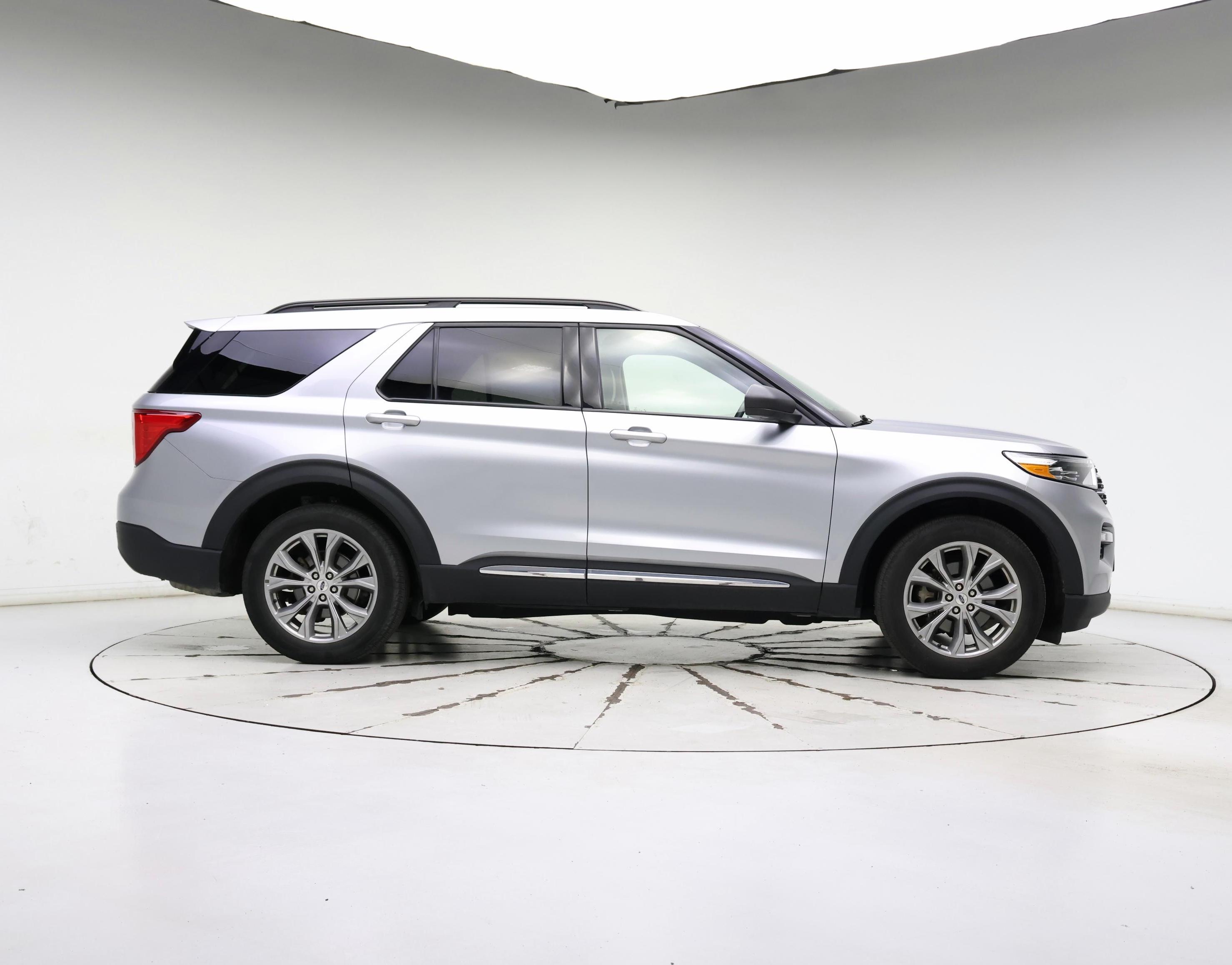 Thumbnail: 2022 Ford Explorer - 7