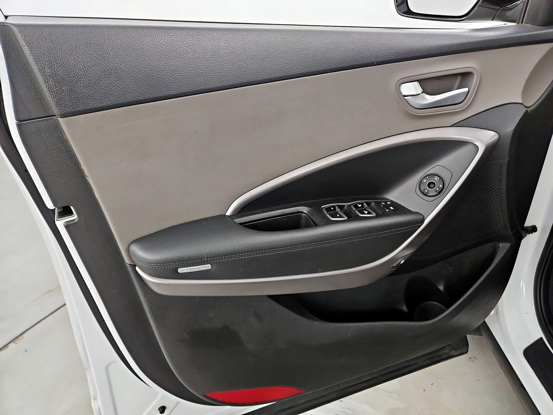 Thumbnail: 2016 Hyundai Santa Fe - 12