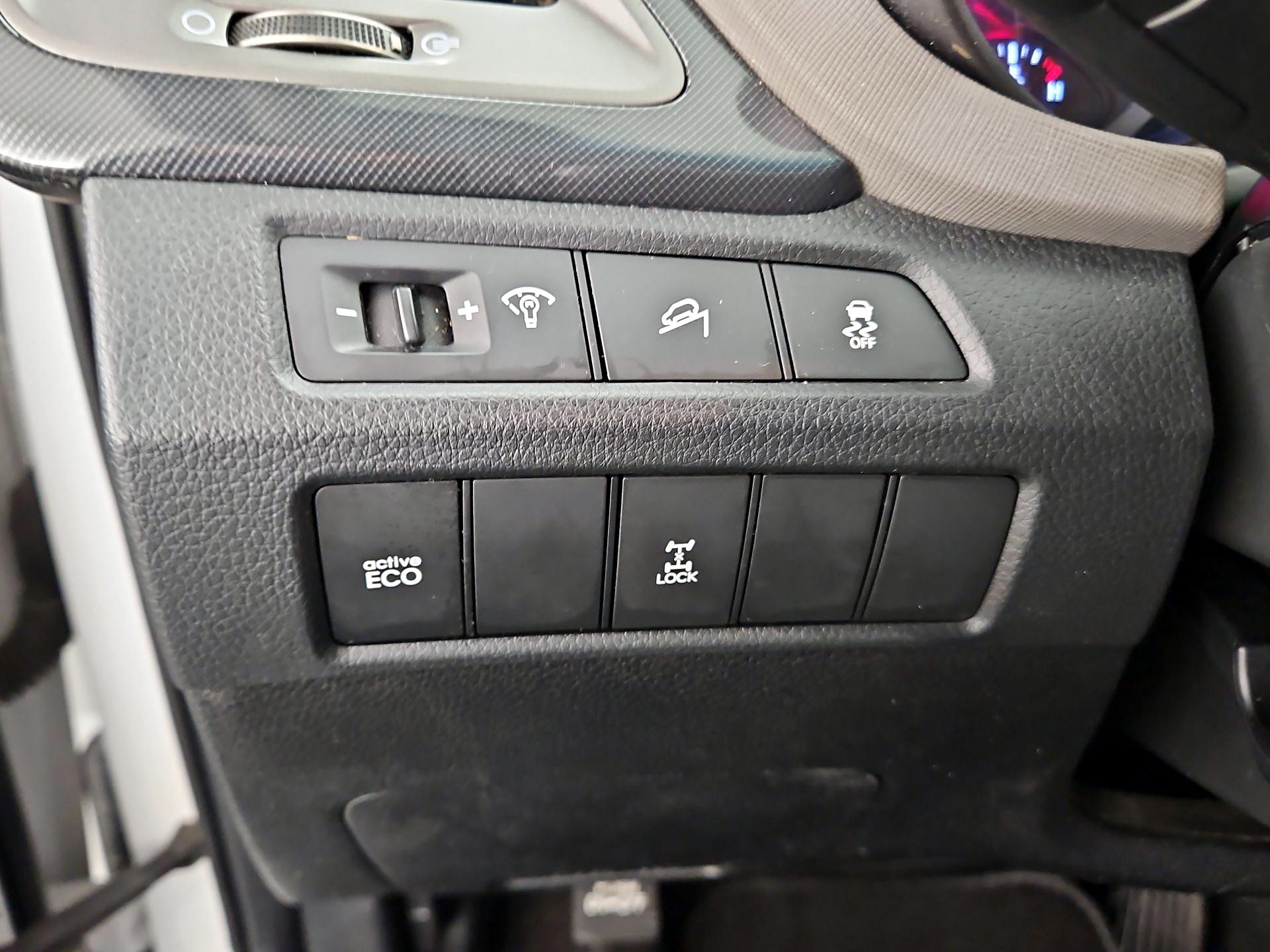 Thumbnail: 2016 Hyundai Santa Fe - 13