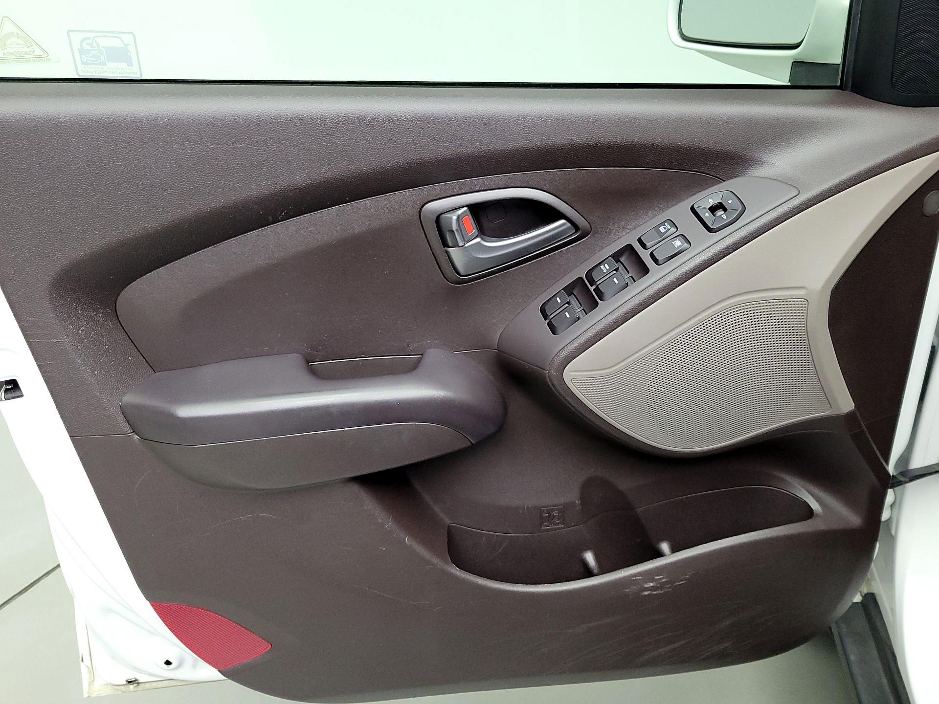 Thumbnail: 2015 Hyundai Tucson - 12