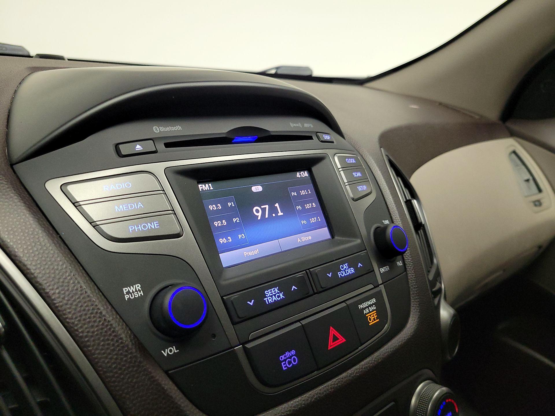 Thumbnail: 2015 Hyundai Tucson - 15