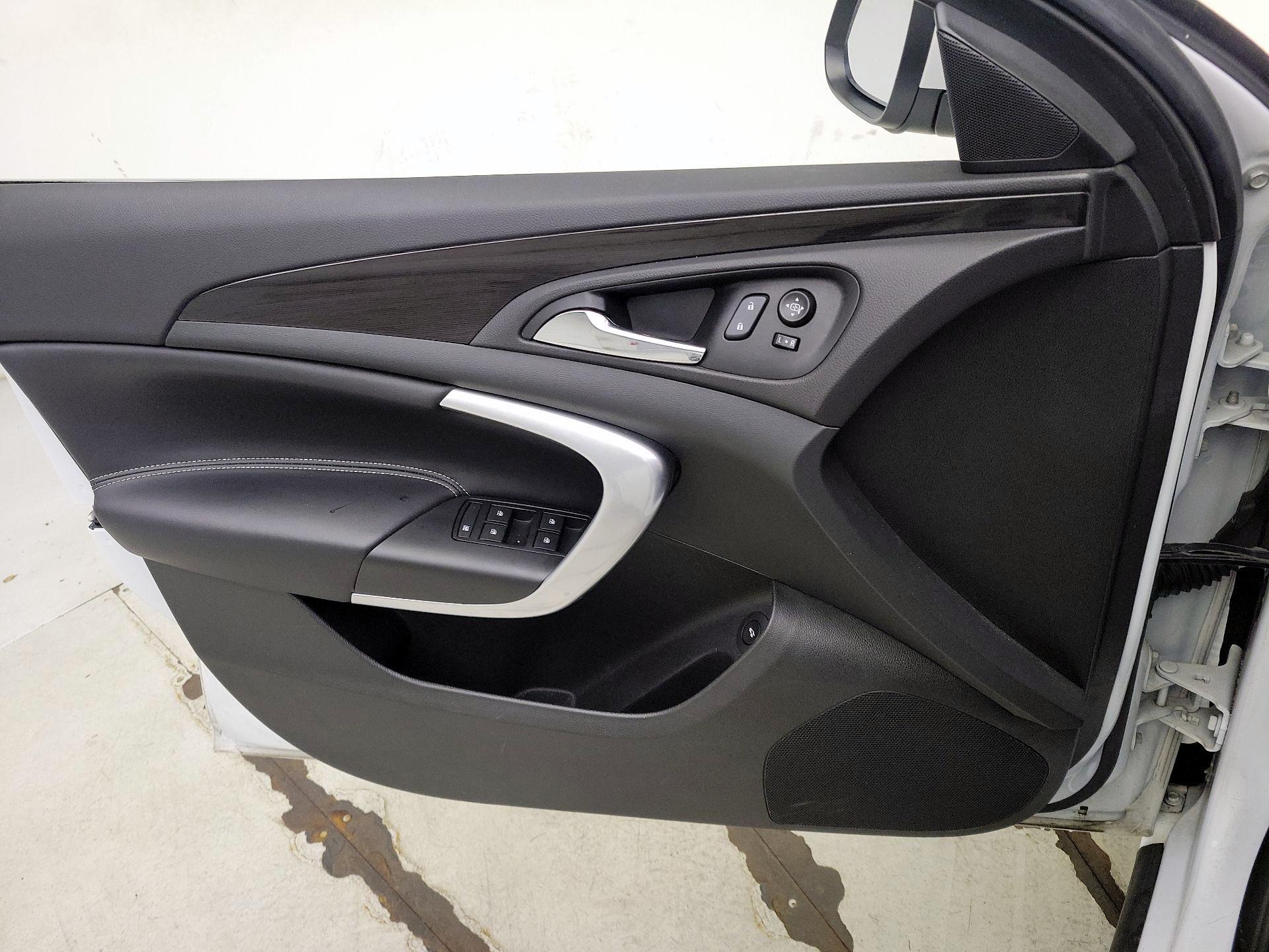 Thumbnail: 2016 Buick Regal - 12