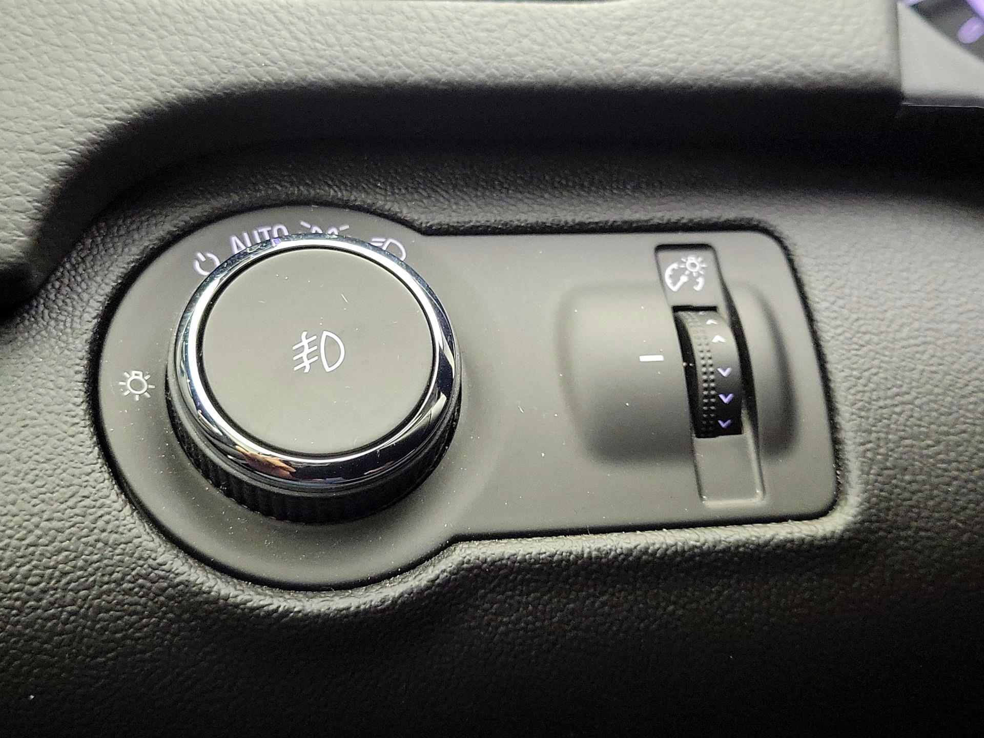 Thumbnail: 2016 Buick Regal - 13