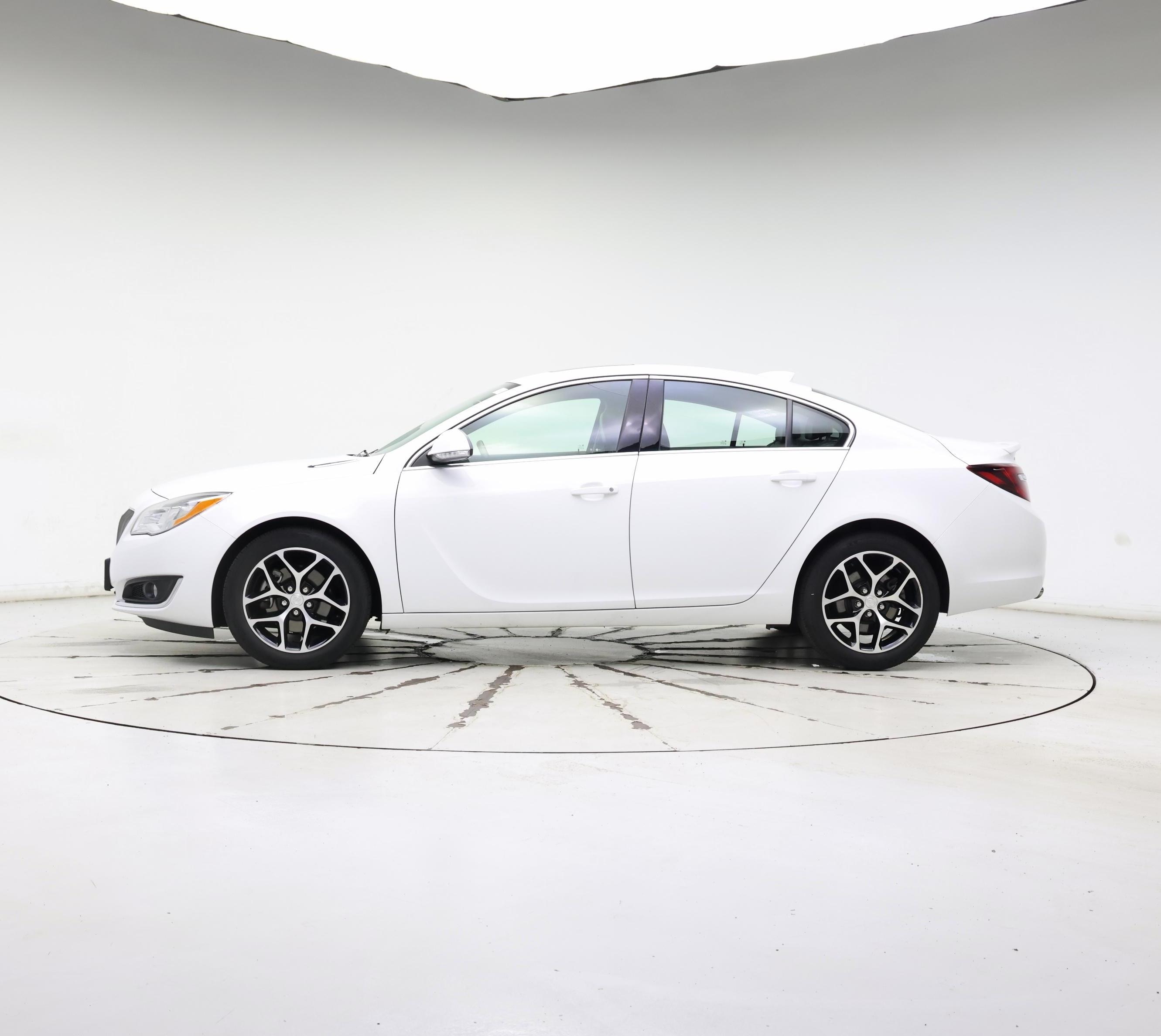 Thumbnail: 2016 Buick Regal - 3