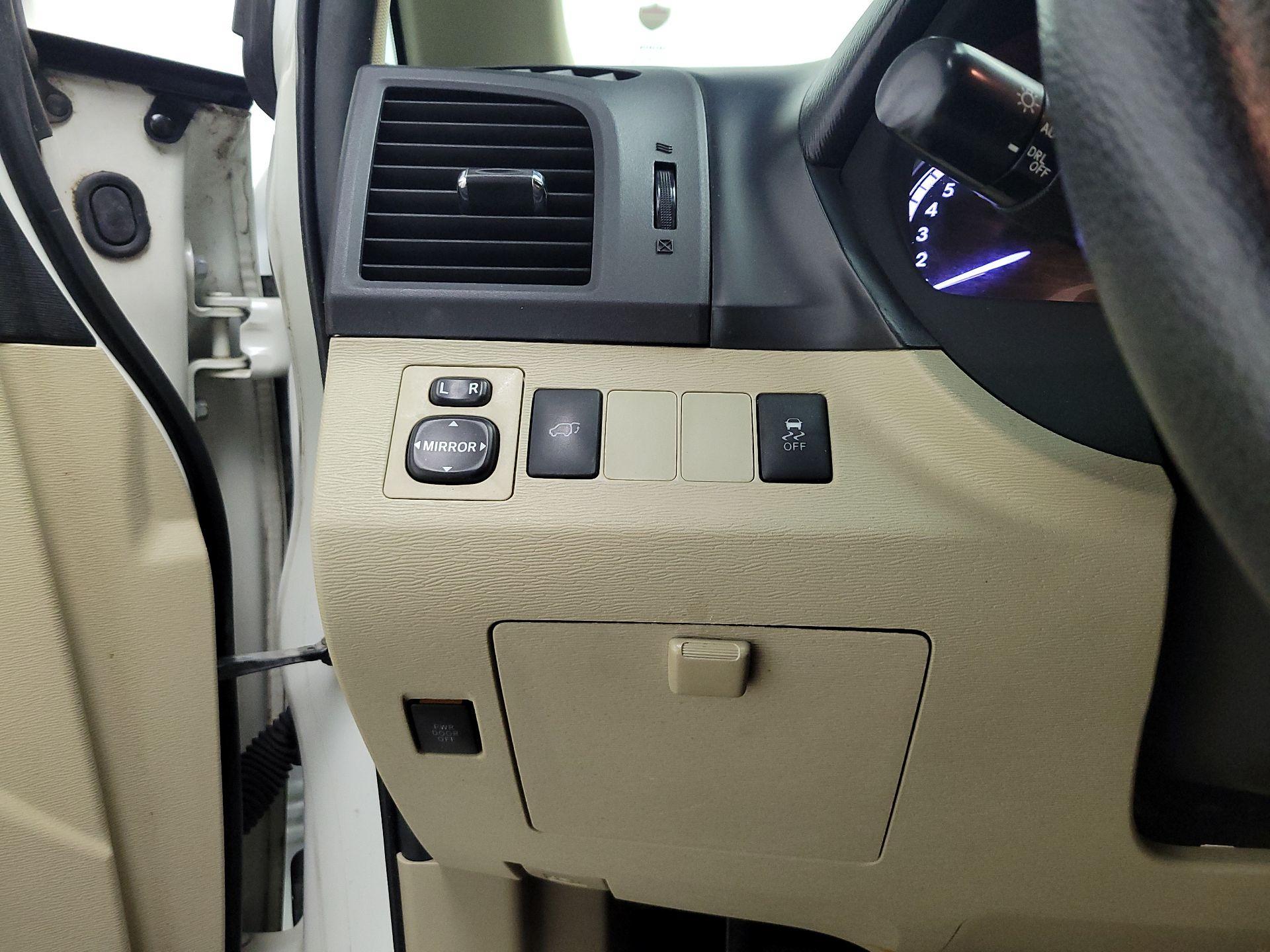 Thumbnail: 2014 Toyota Venza - 13