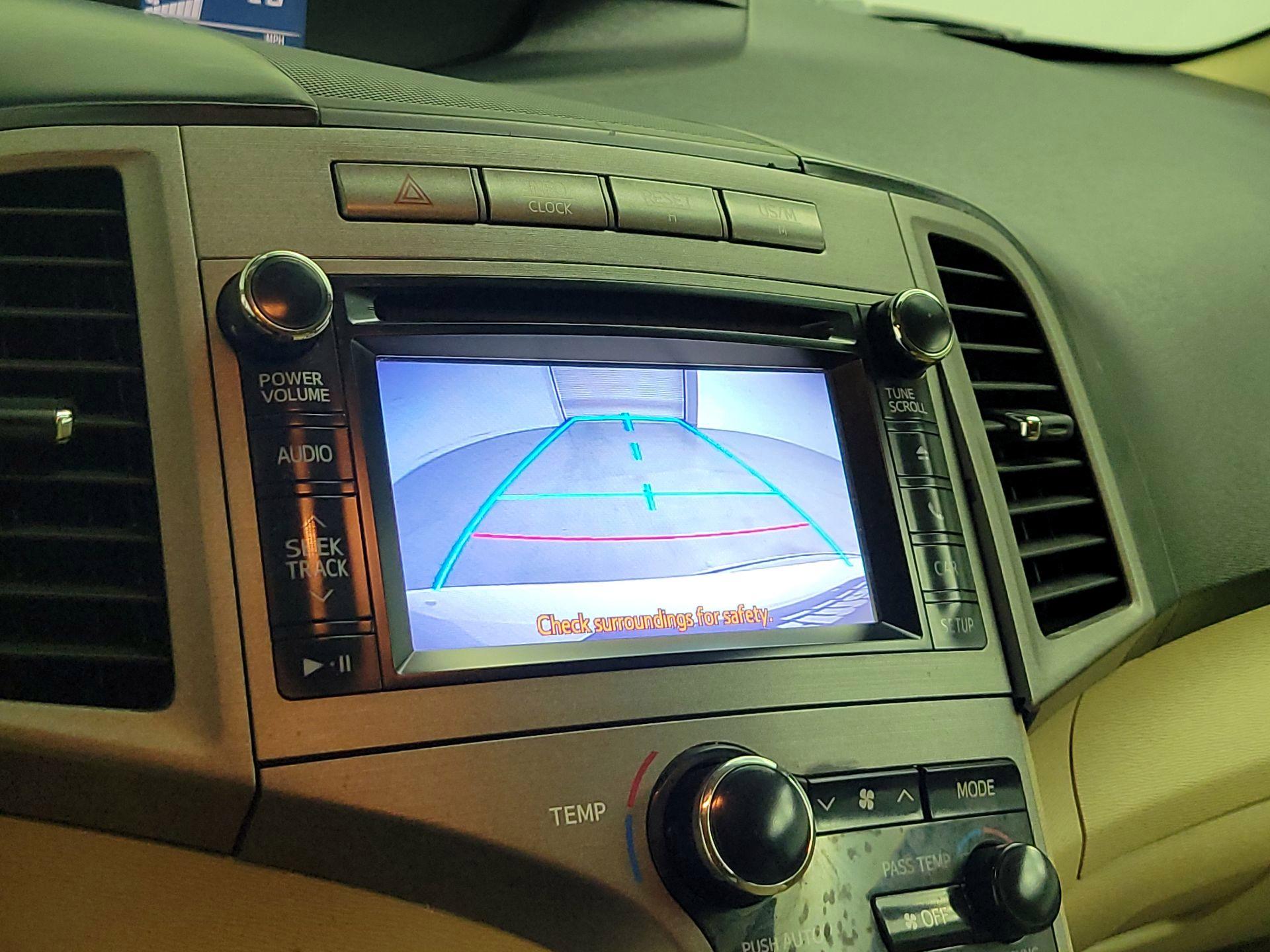 Thumbnail: 2014 Toyota Venza - 14